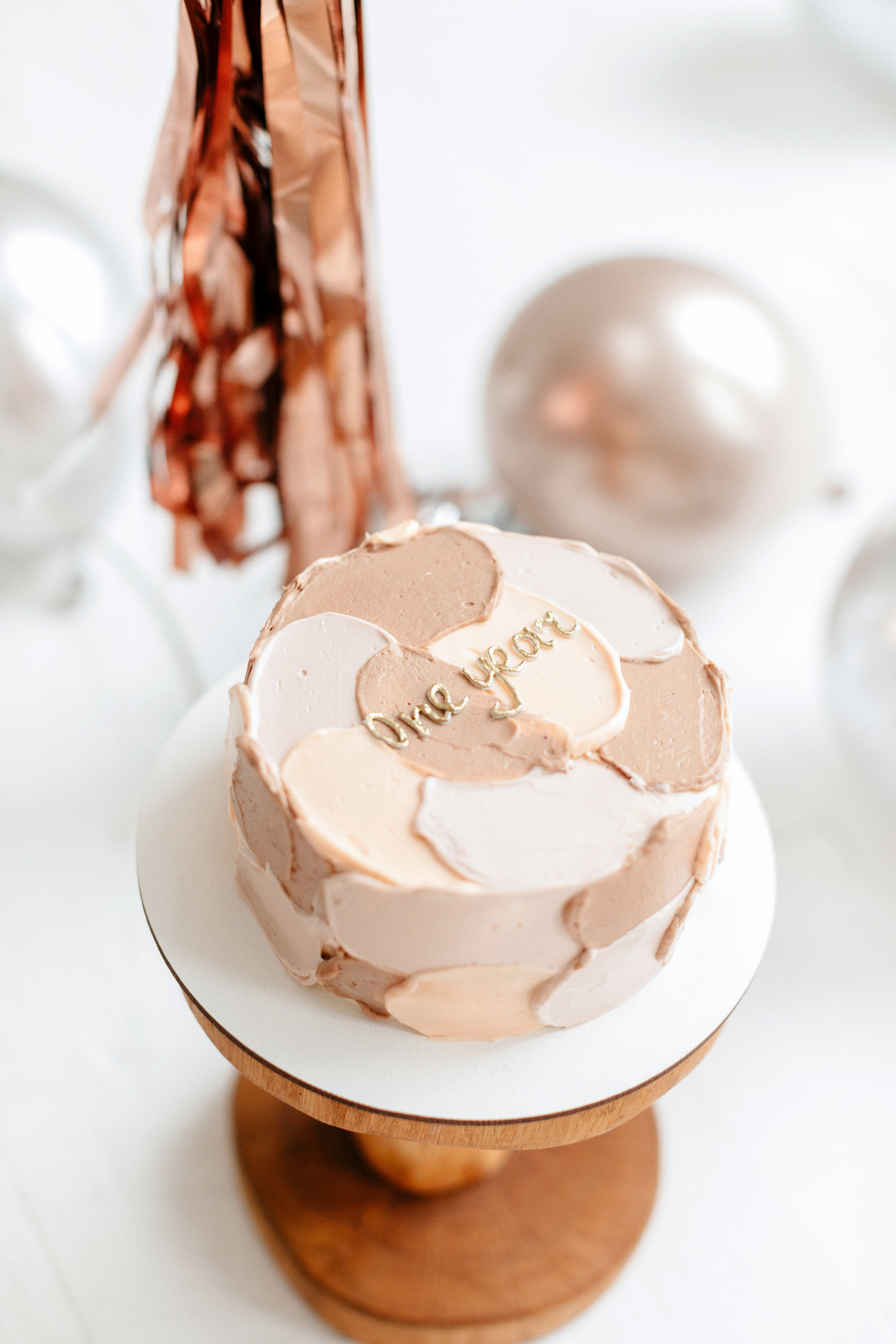 Перший тортик Аміни. Twolovingsouls™: жіночий портрет і сімейна фотографія Київ | Ірпінь