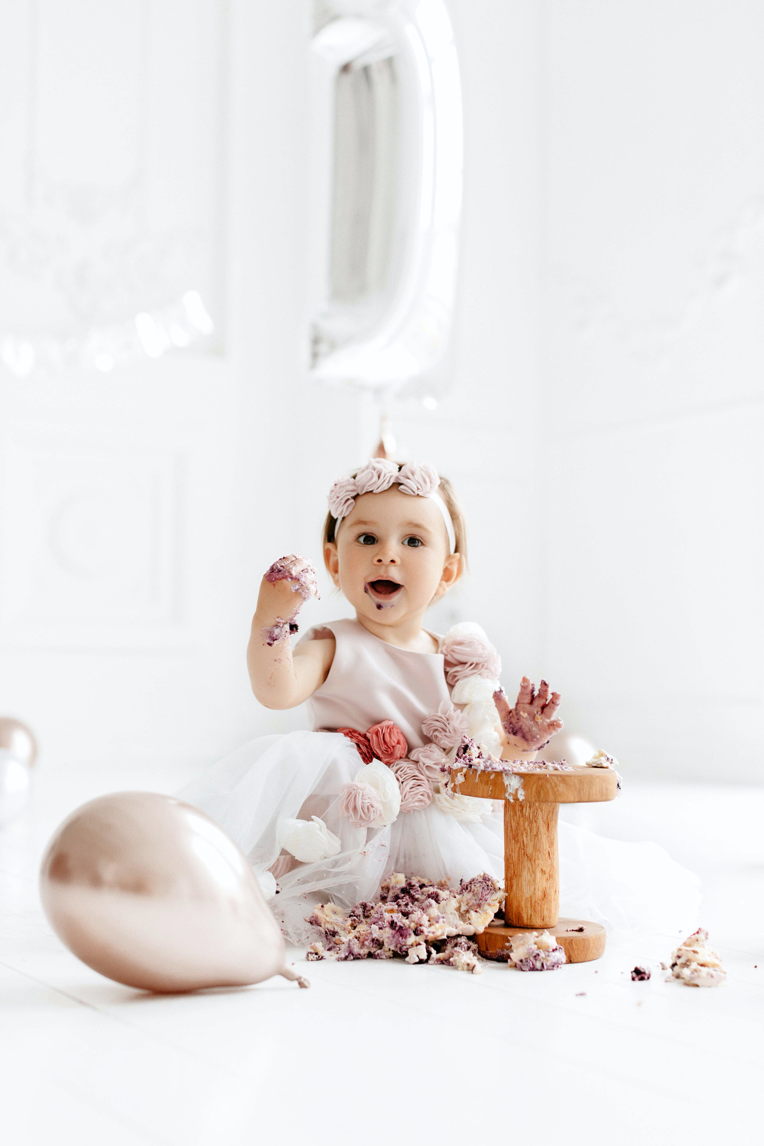 Перший тортик Аміни. Twolovingsouls™: жіночий портрет і сімейна фотографія Київ | Ірпінь