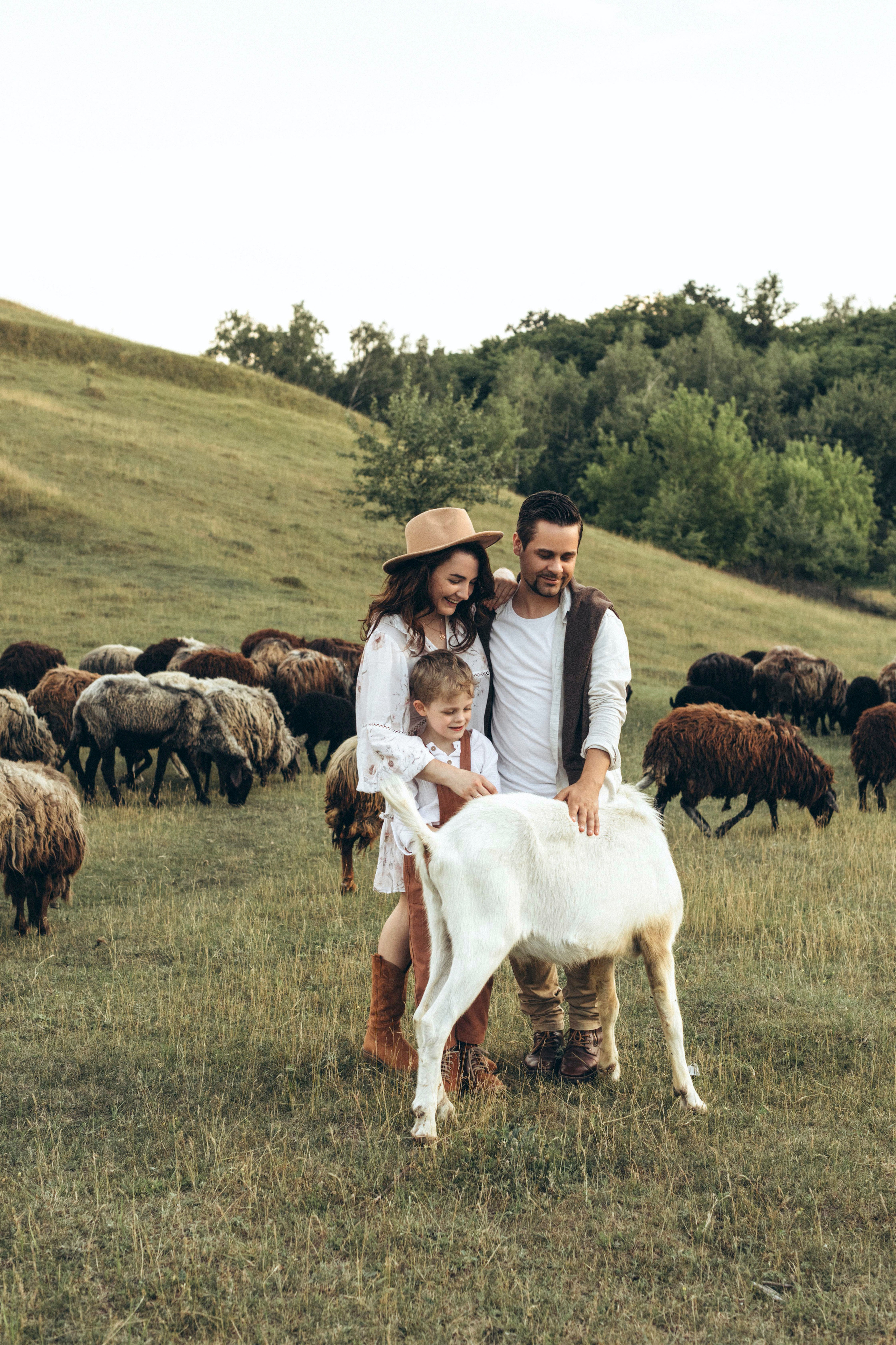 Одного разу на вівчарні: Денис, Віка і Владік. Twolovingsouls™: жіночий портрет і сімейна фотографія Київ | Ірпінь