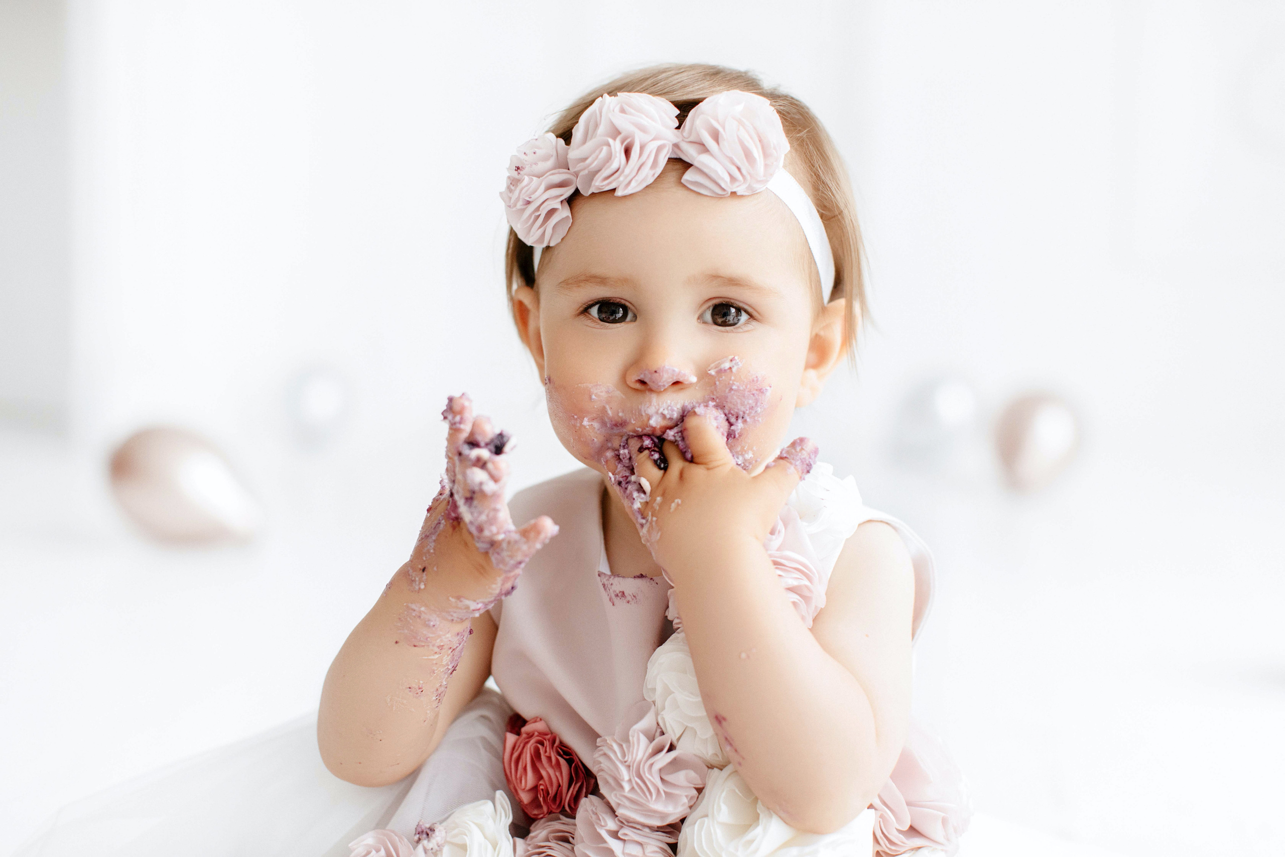 Перший тортик Аміни. Twolovingsouls™: жіночий портрет і сімейна фотографія Київ | Ірпінь