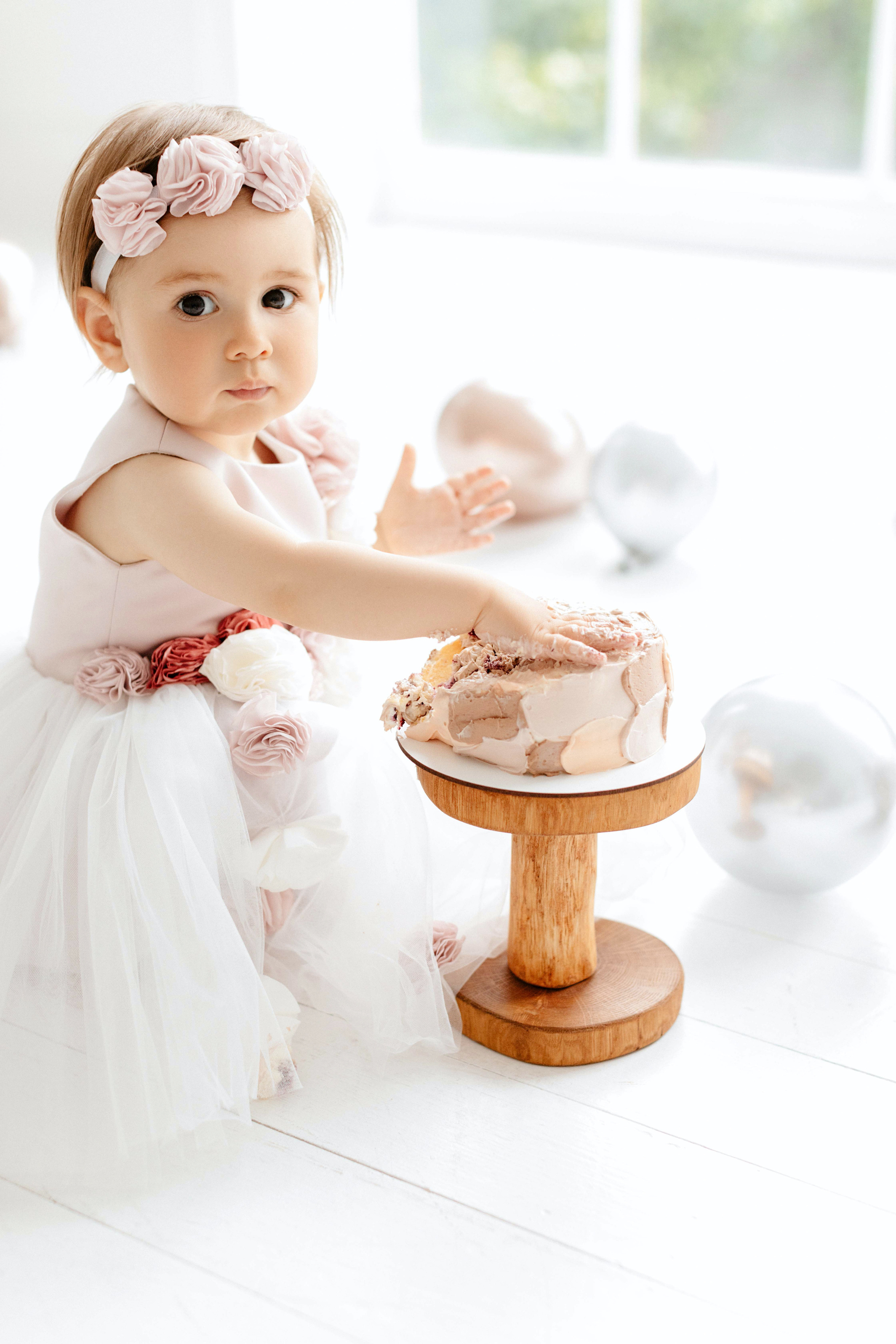 Перший тортик Аміни. Twolovingsouls™: жіночий портрет і сімейна фотографія Київ | Ірпінь