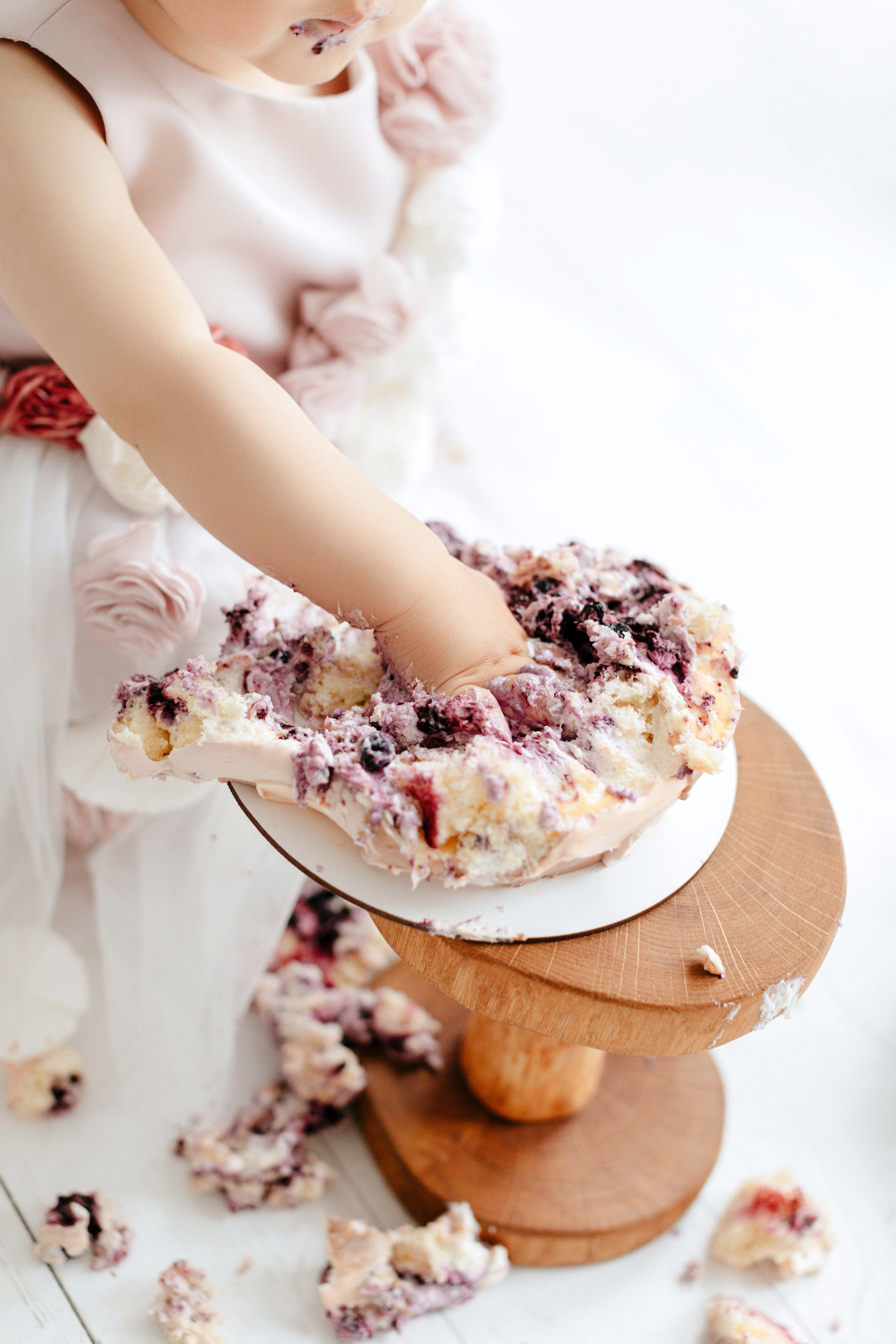 Перший тортик Аміни. Twolovingsouls™: жіночий портрет і сімейна фотографія Київ | Ірпінь