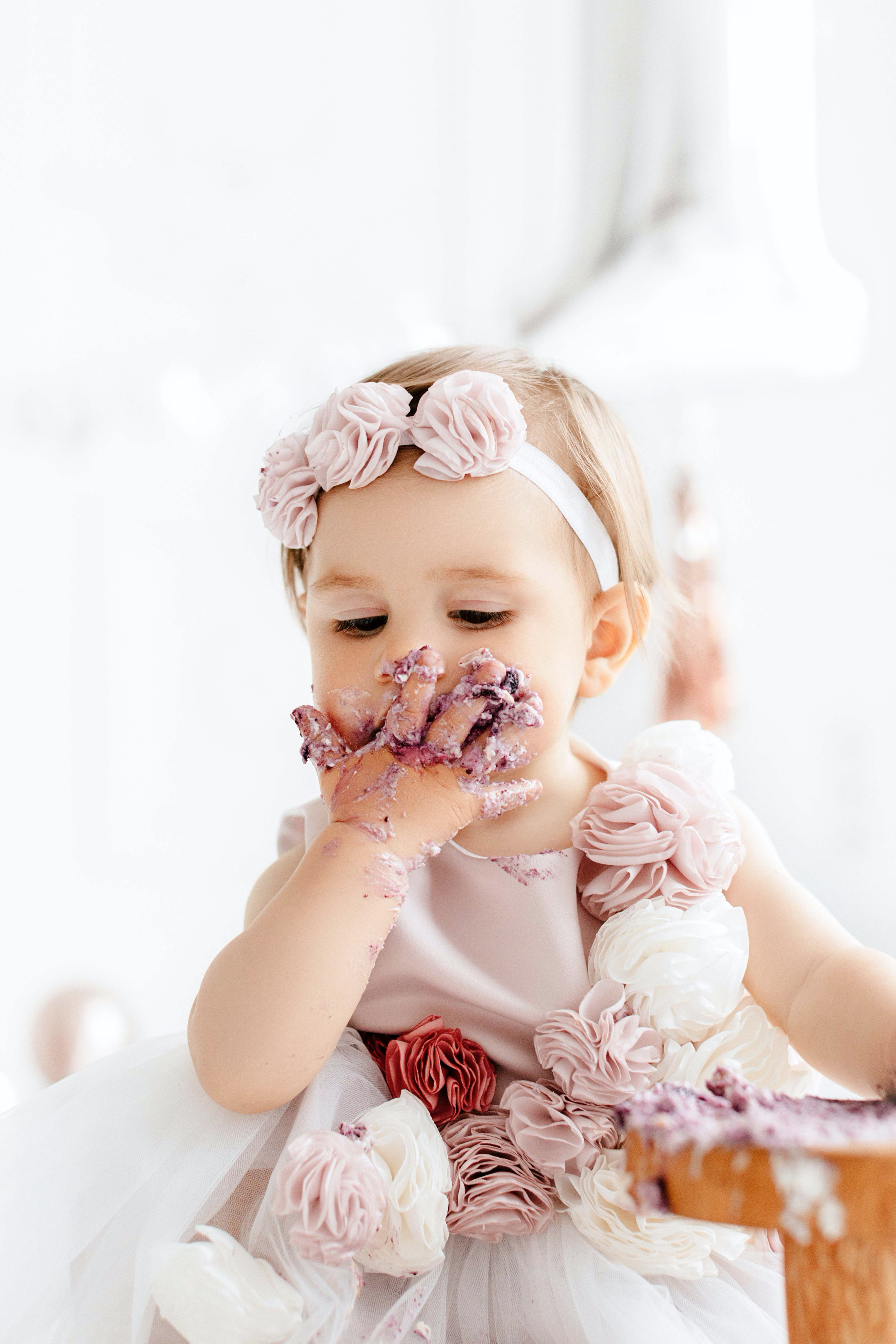 Перший тортик Аміни. Twolovingsouls™: жіночий портрет і сімейна фотографія Київ | Ірпінь