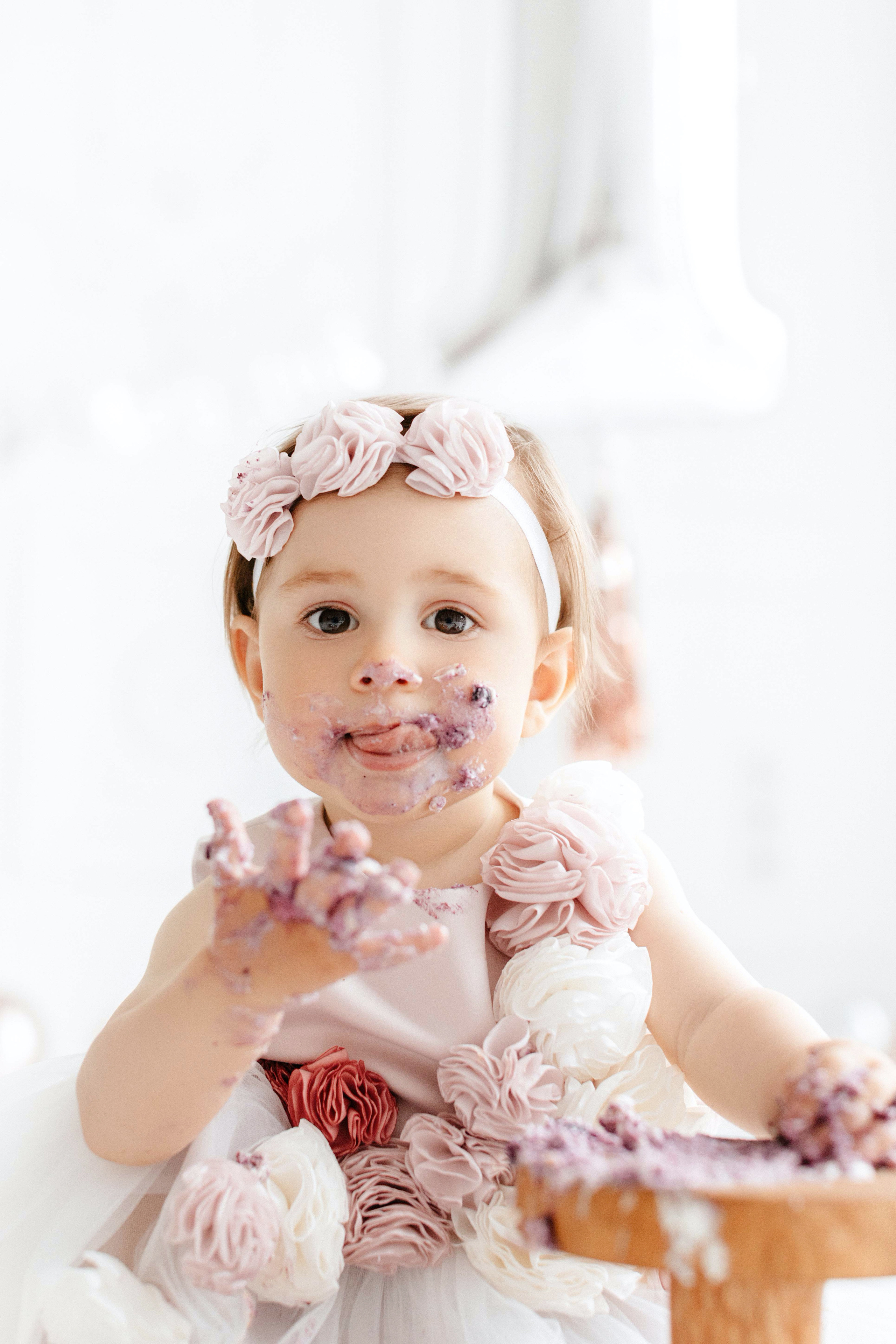 Перший тортик Аміни. Twolovingsouls™: жіночий портрет і сімейна фотографія Київ | Ірпінь