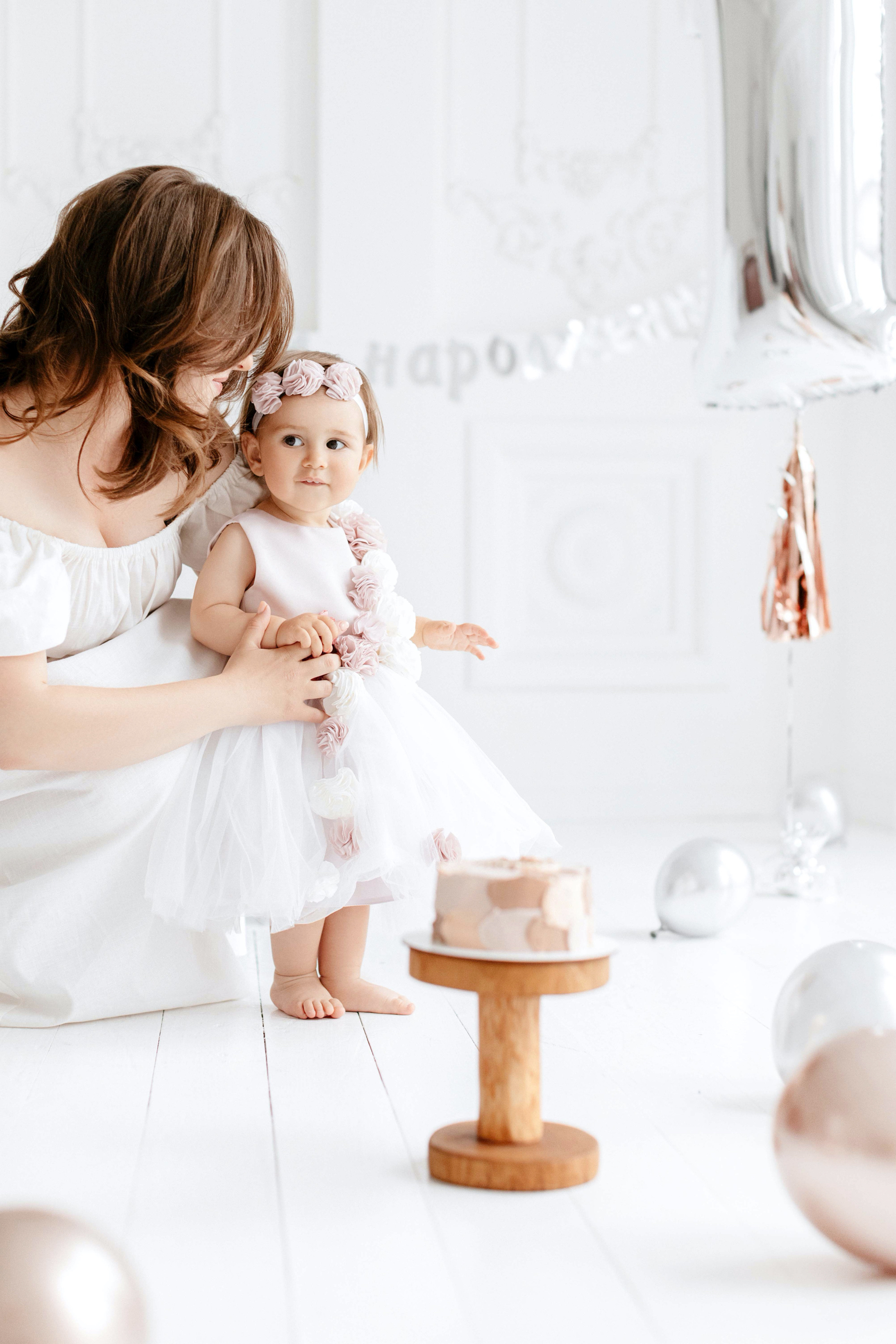 Перший тортик Аміни. Twolovingsouls™: жіночий портрет і сімейна фотографія Київ | Ірпінь