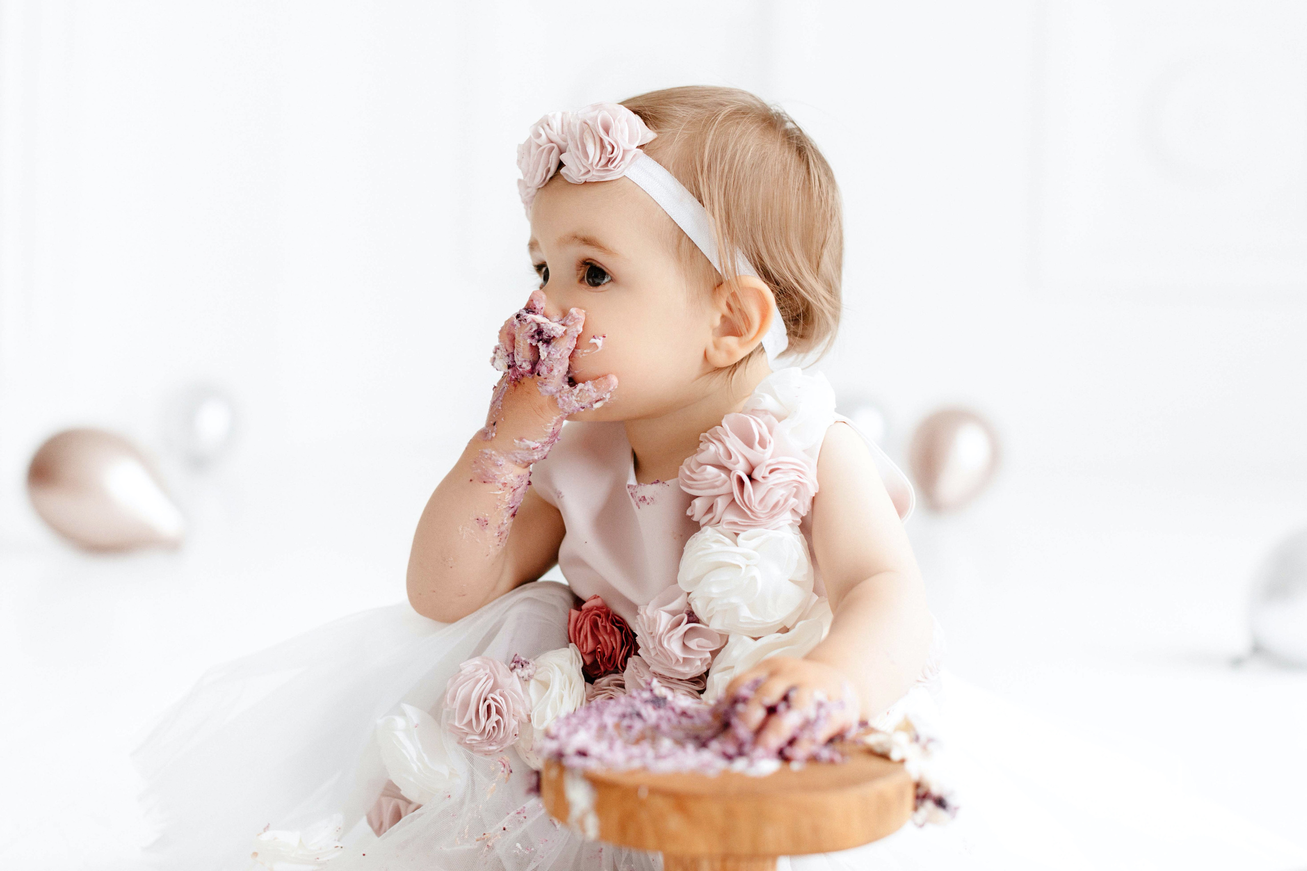 Перший тортик Аміни. Twolovingsouls™: жіночий портрет і сімейна фотографія Київ | Ірпінь