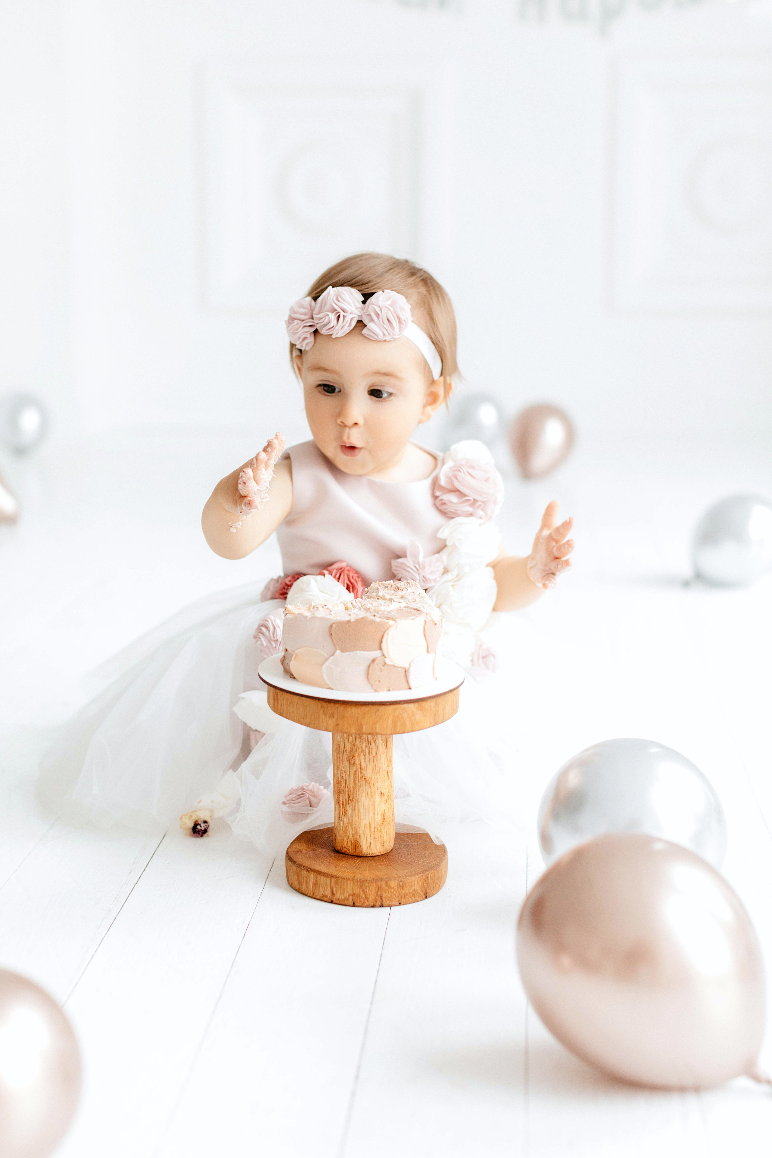 Перший тортик Аміни. Twolovingsouls™: жіночий портрет і сімейна фотографія Київ | Ірпінь