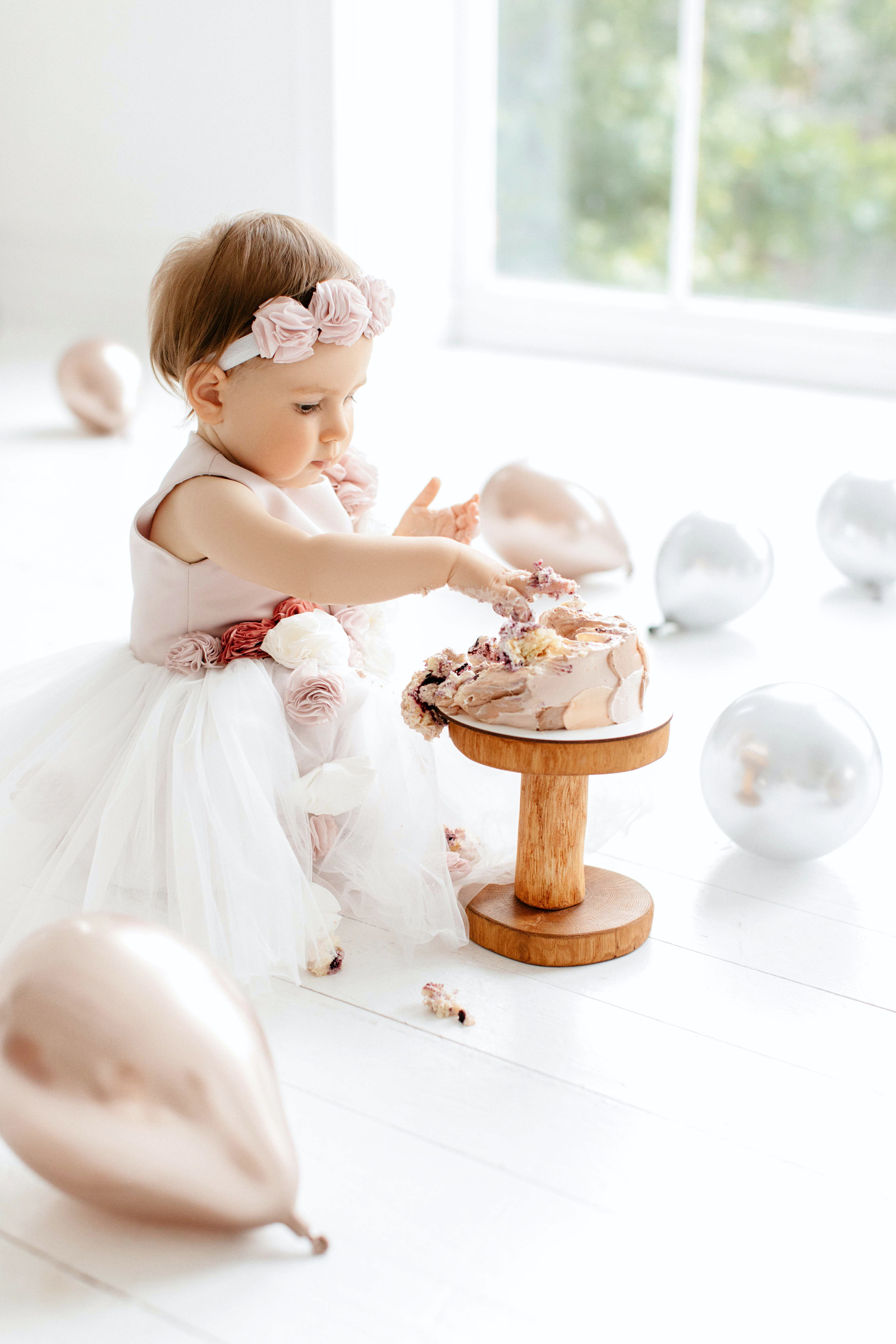 Перший тортик Аміни. Twolovingsouls™: жіночий портрет і сімейна фотографія Київ | Ірпінь