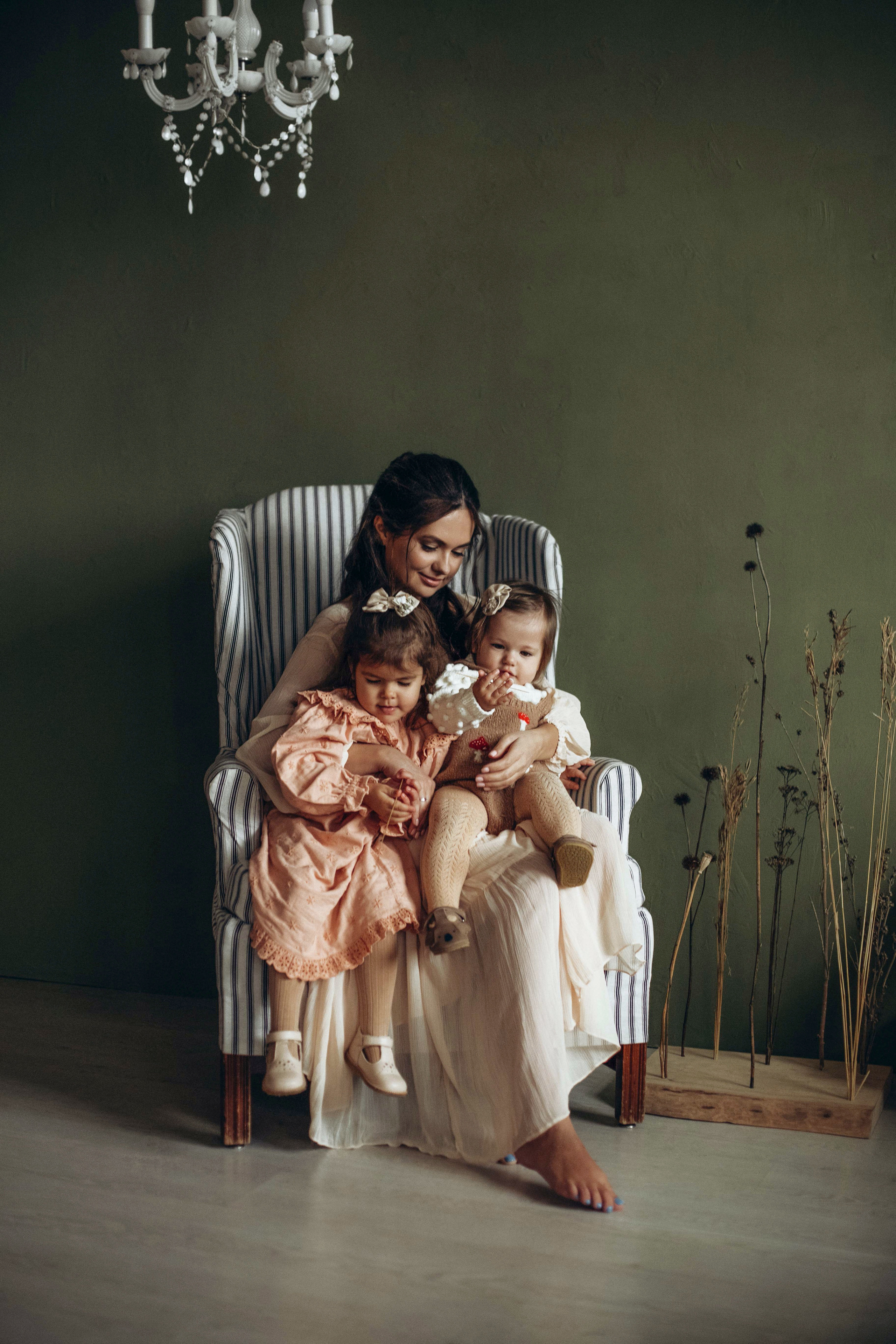 Сімейна: Каріна, Олівія і Кіра. Twolovingsouls™: жіночий портрет і сімейна фотографія Київ | Ірпінь