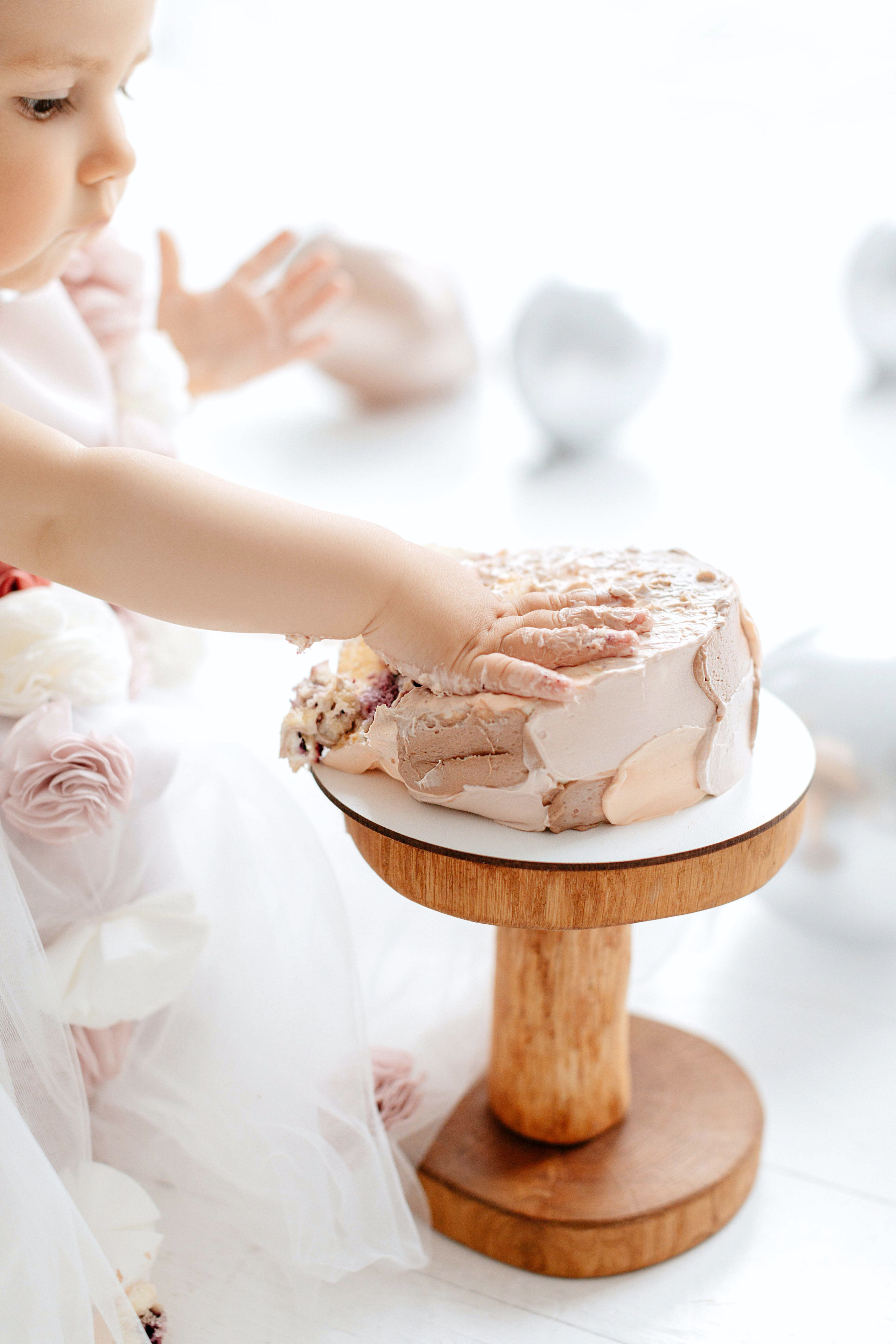 Перший тортик Аміни. Twolovingsouls™: жіночий портрет і сімейна фотографія Київ | Ірпінь