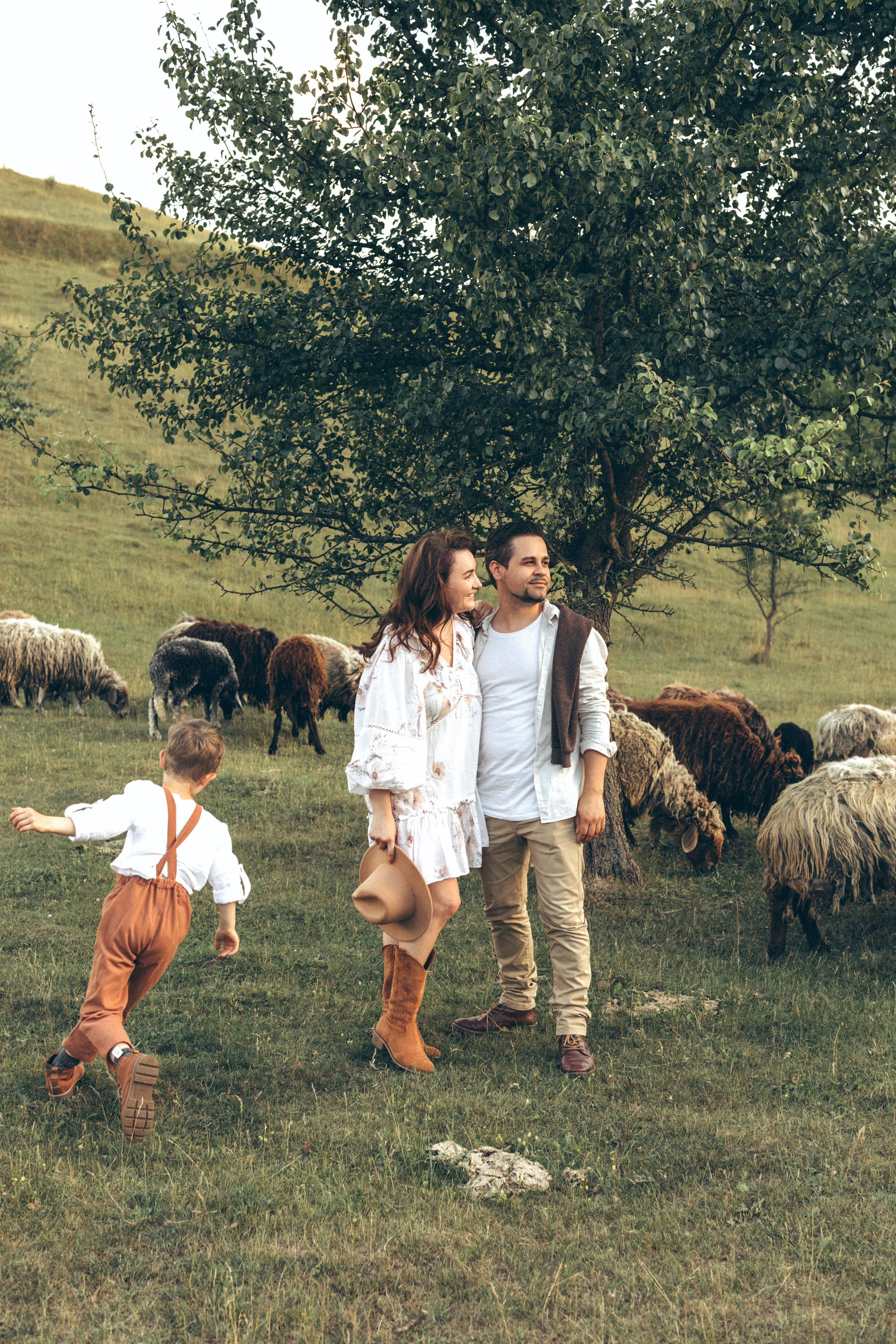 Одного разу на вівчарні: Денис, Віка і Владік. Twolovingsouls™: жіночий портрет і сімейна фотографія Київ | Ірпінь