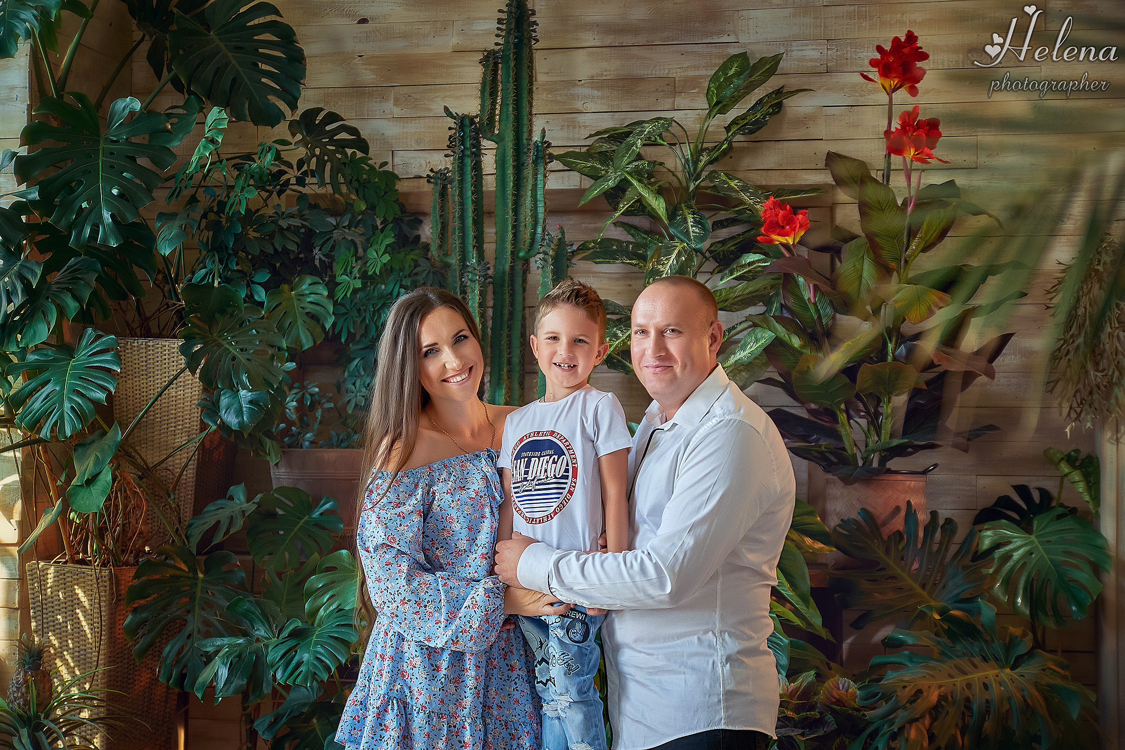 Тёплая семейная съёмка в студии. Фотограф в Одессе, Киеве, Донецке Helena