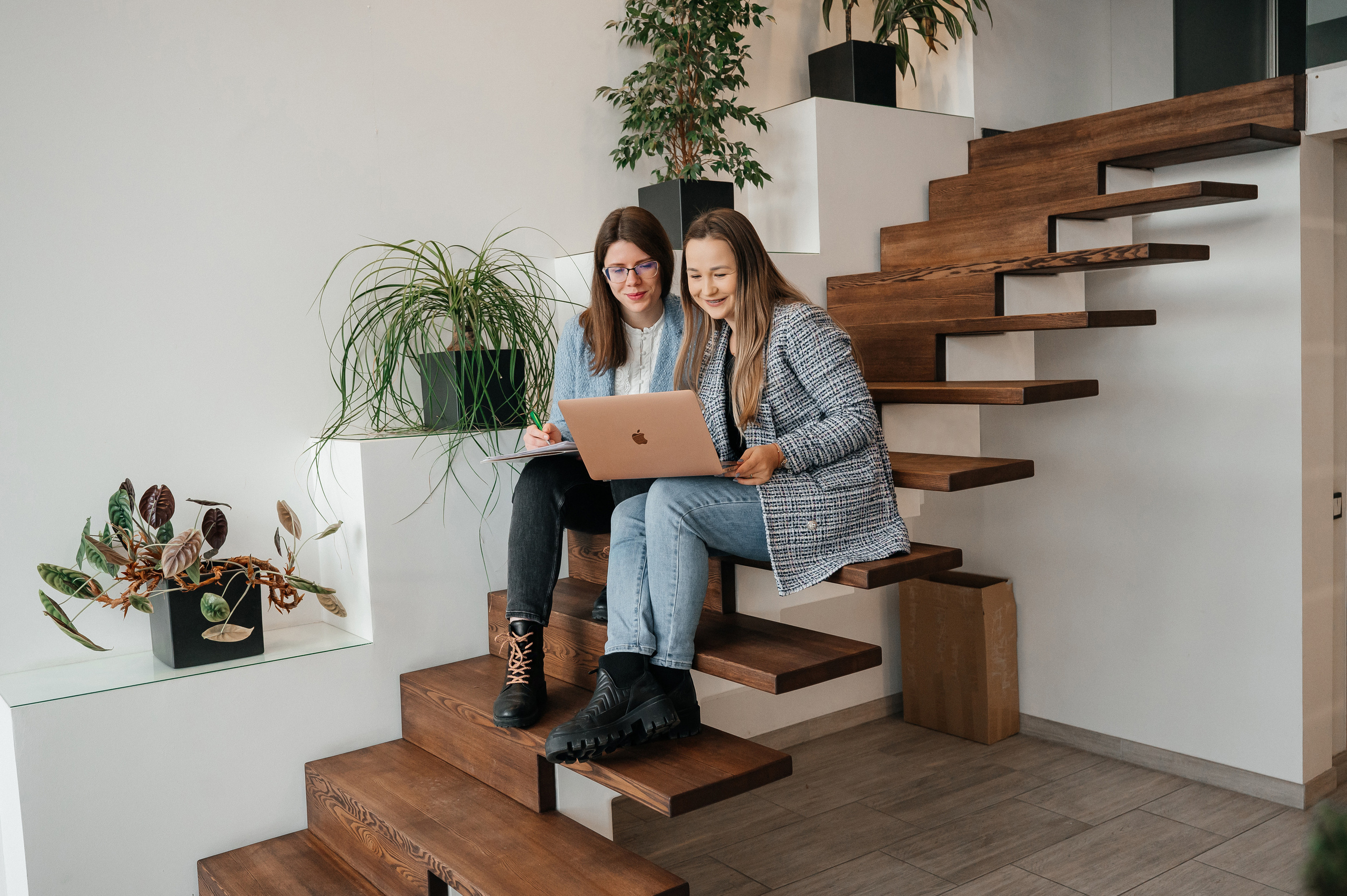 Biuro fotosessija. Vestuvių nuotraukos ir video Lietuvoje