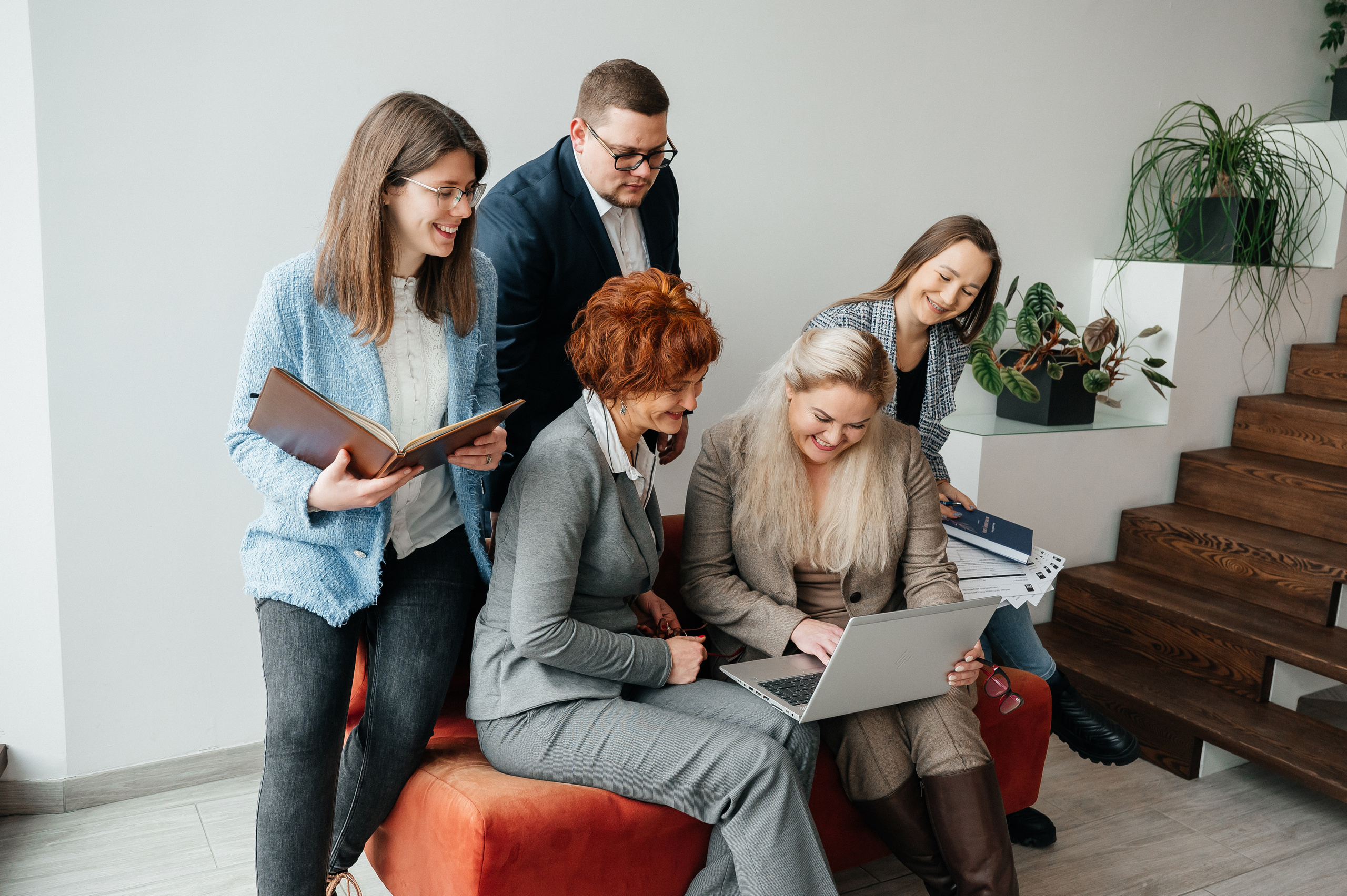 Biuro fotosessija. Vestuvių nuotraukos ir video Lietuvoje