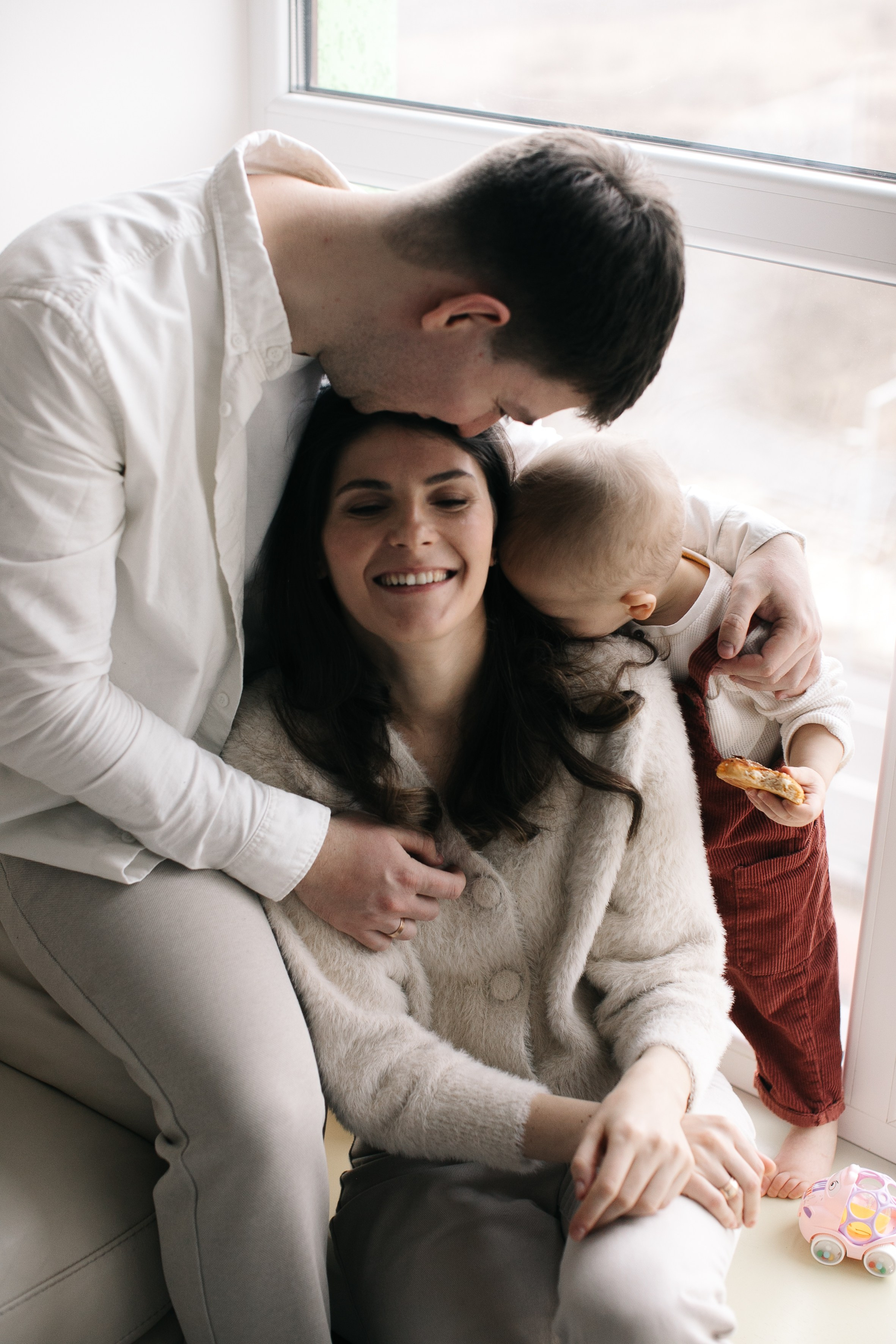 Іра, Богдан та Влад. Головна