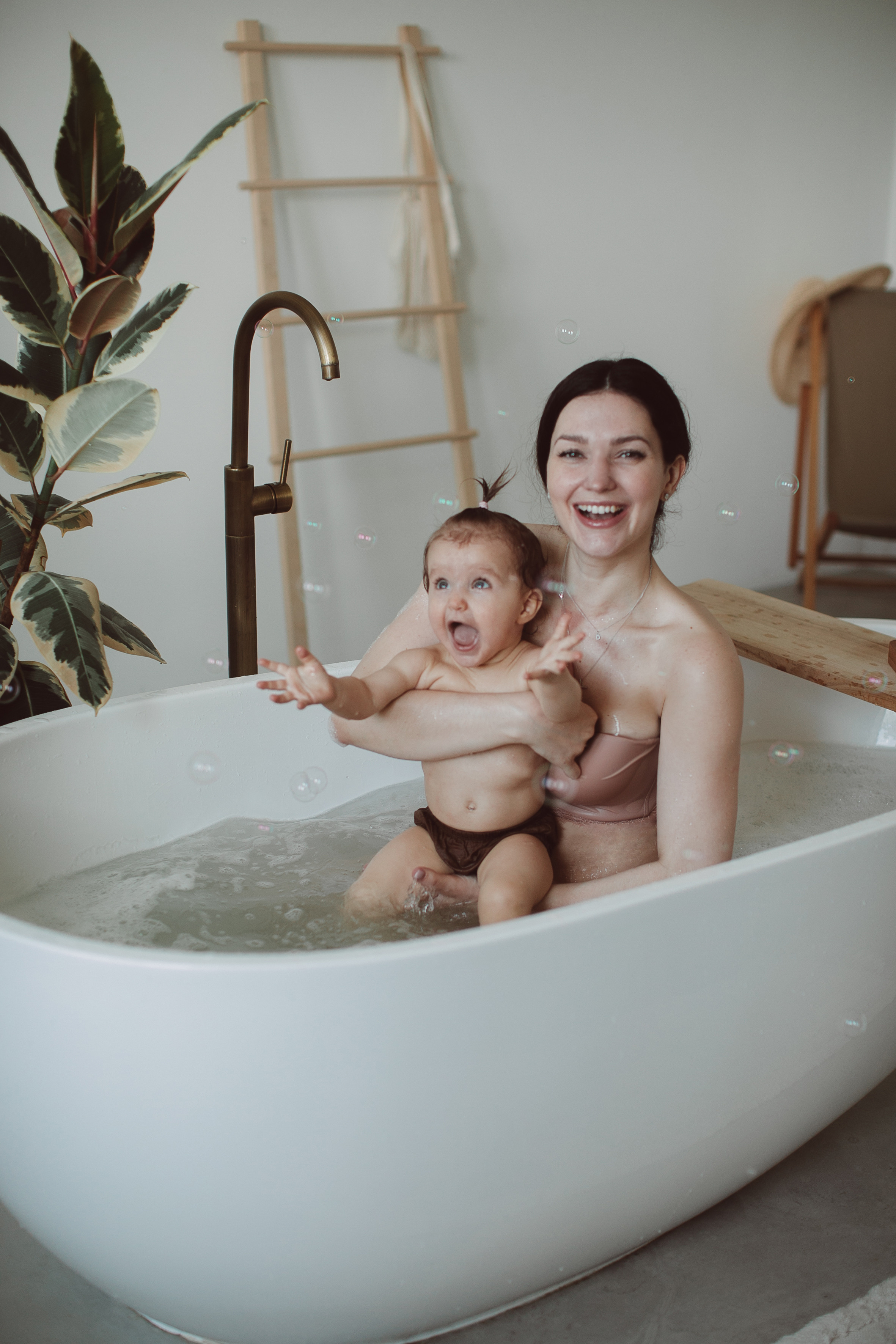 Діана та Даніела. Головна