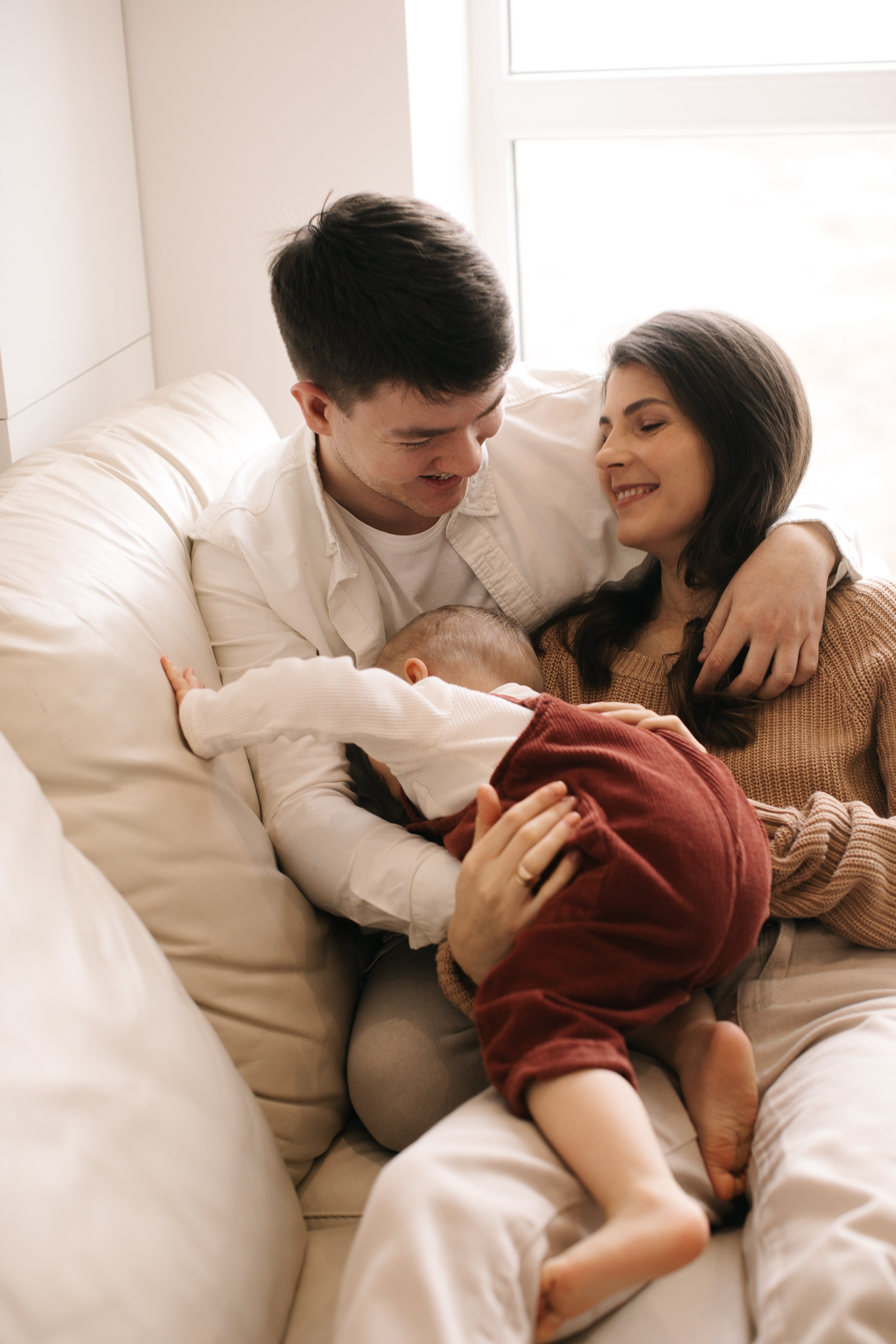 Іра, Богдан та Влад. Головна