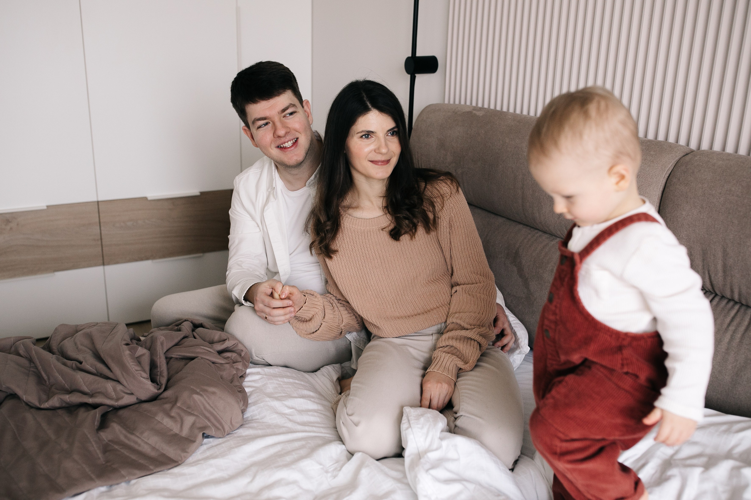 Іра, Богдан та Влад. Головна