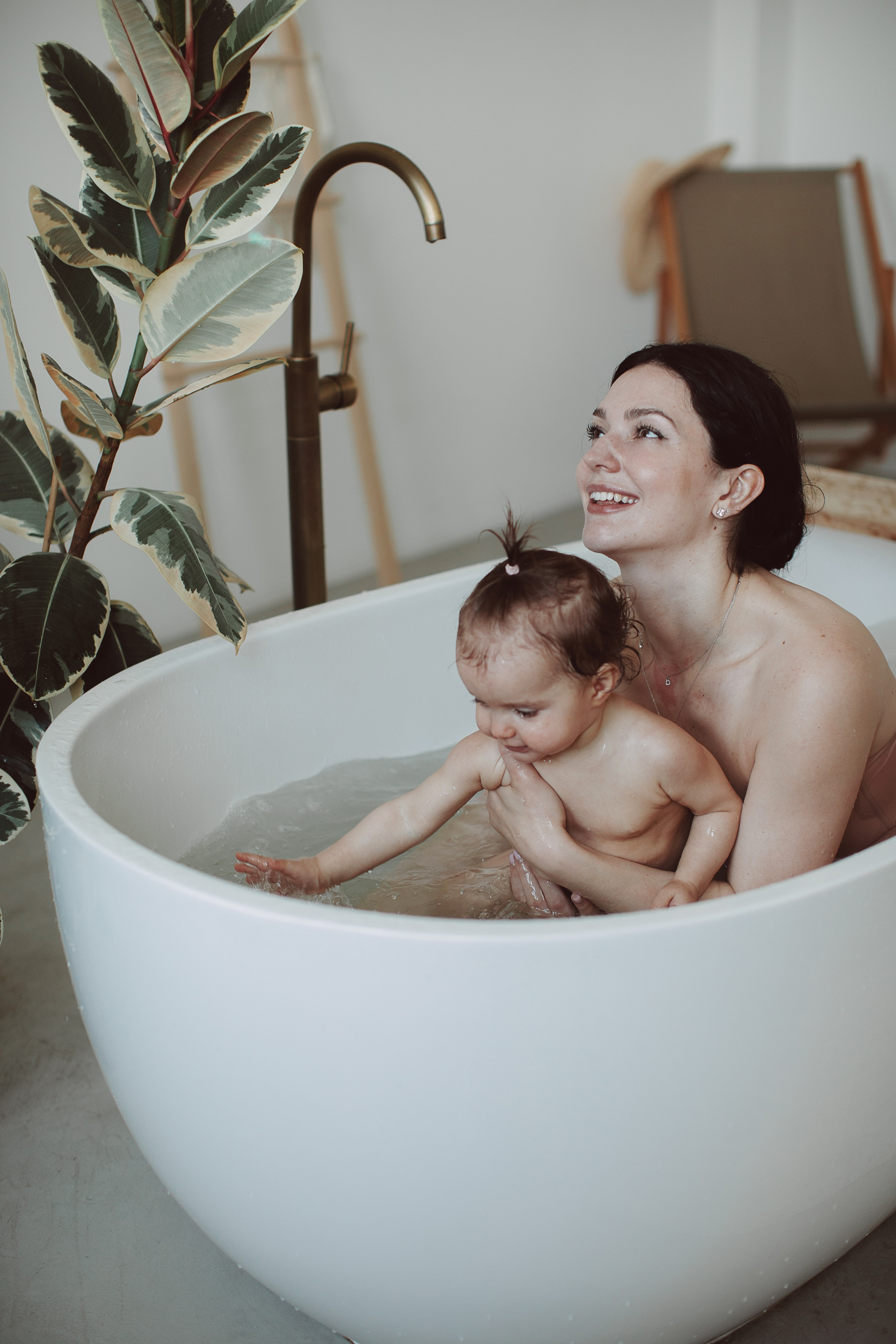 Діана та Даніела. Головна