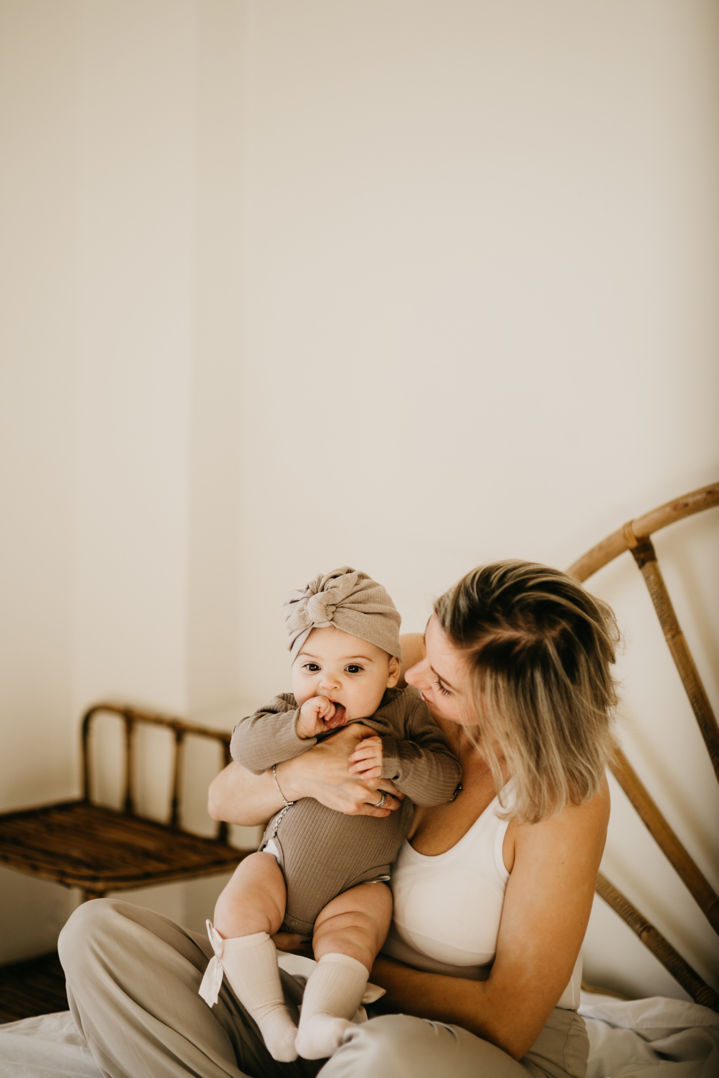 Таня та Евелія. Головна