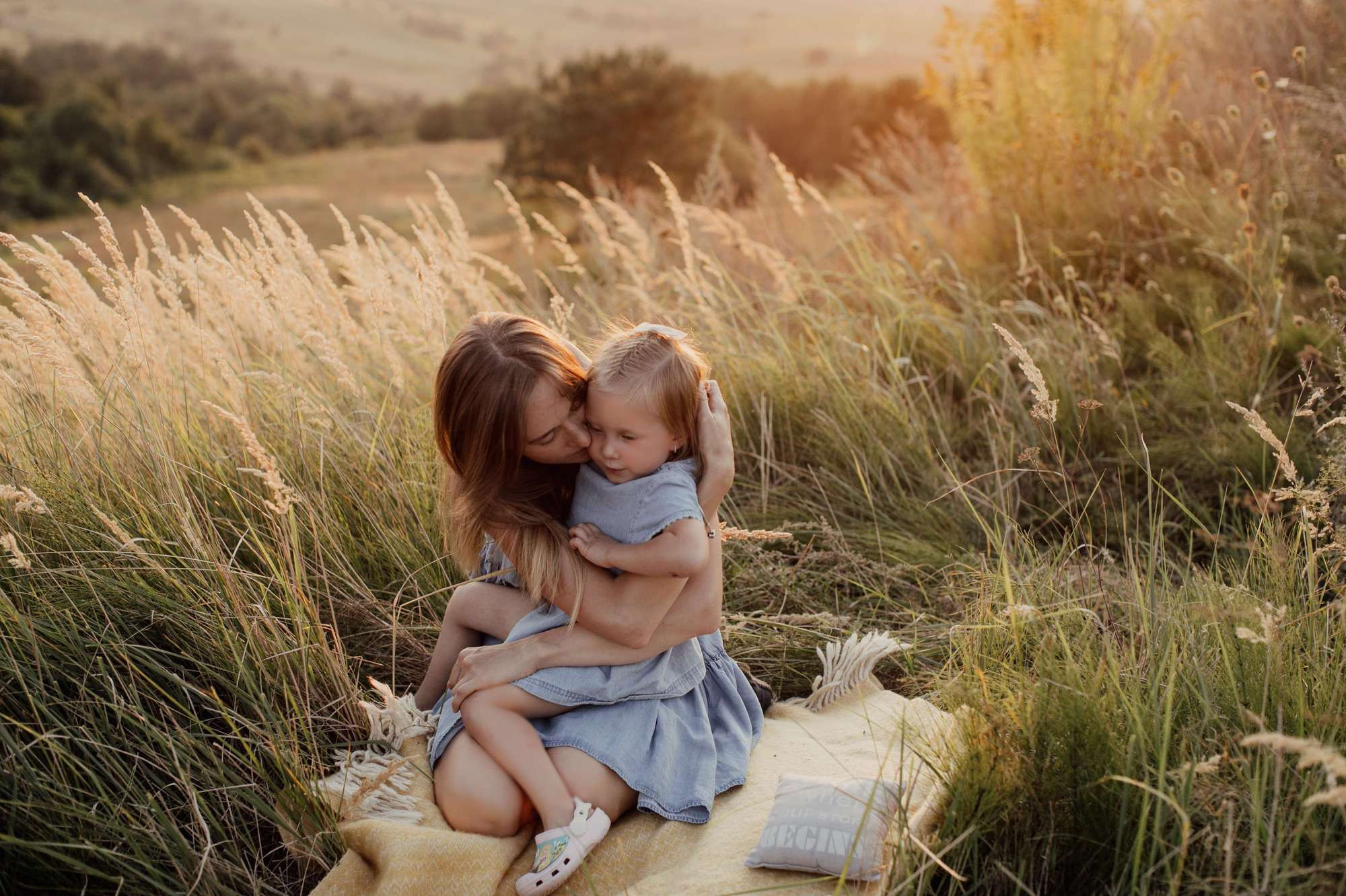 Мишко, Яна, Еля і Міра. Головна