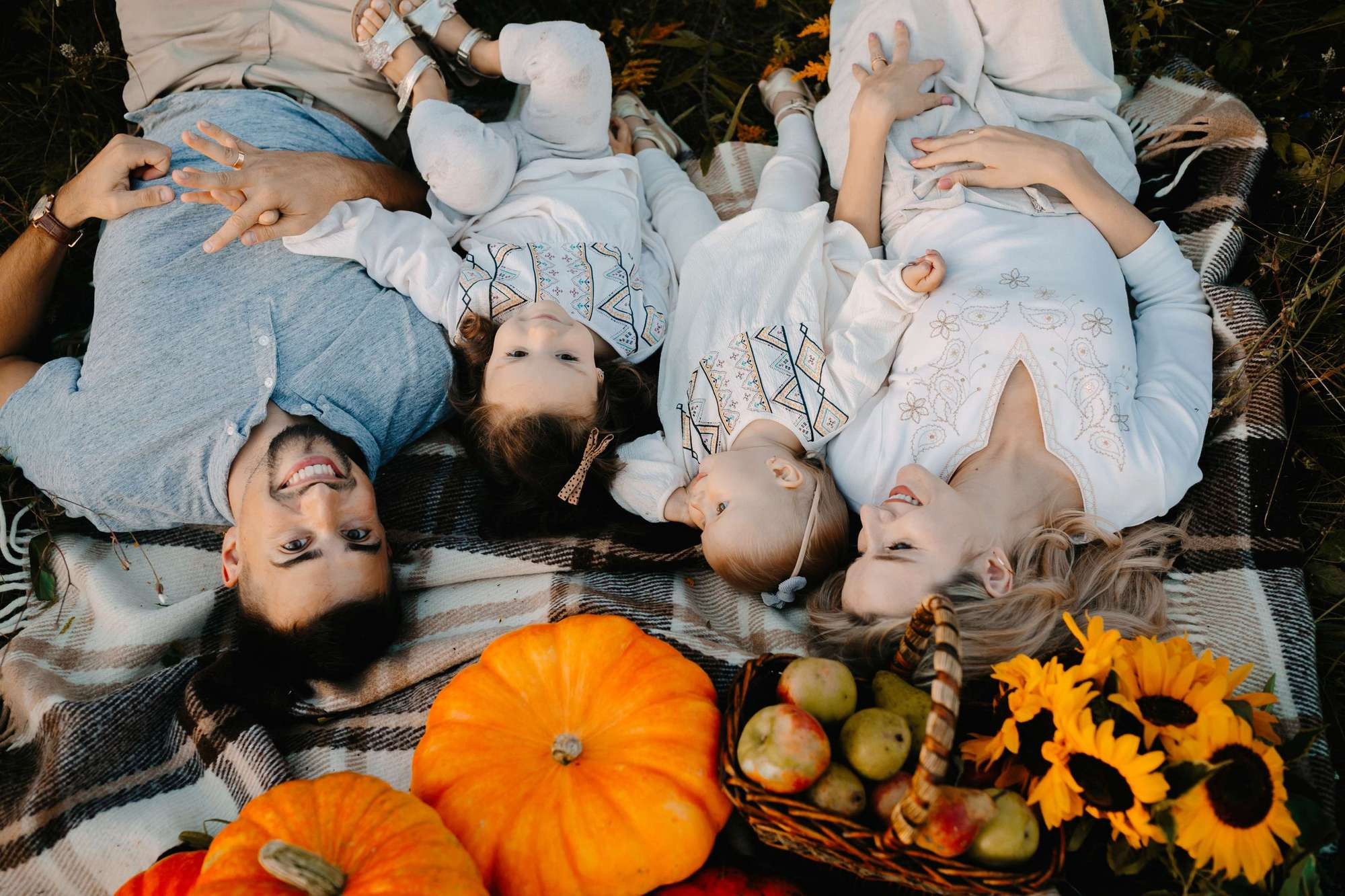 Оксана Богдан Юстина Злата. Головна