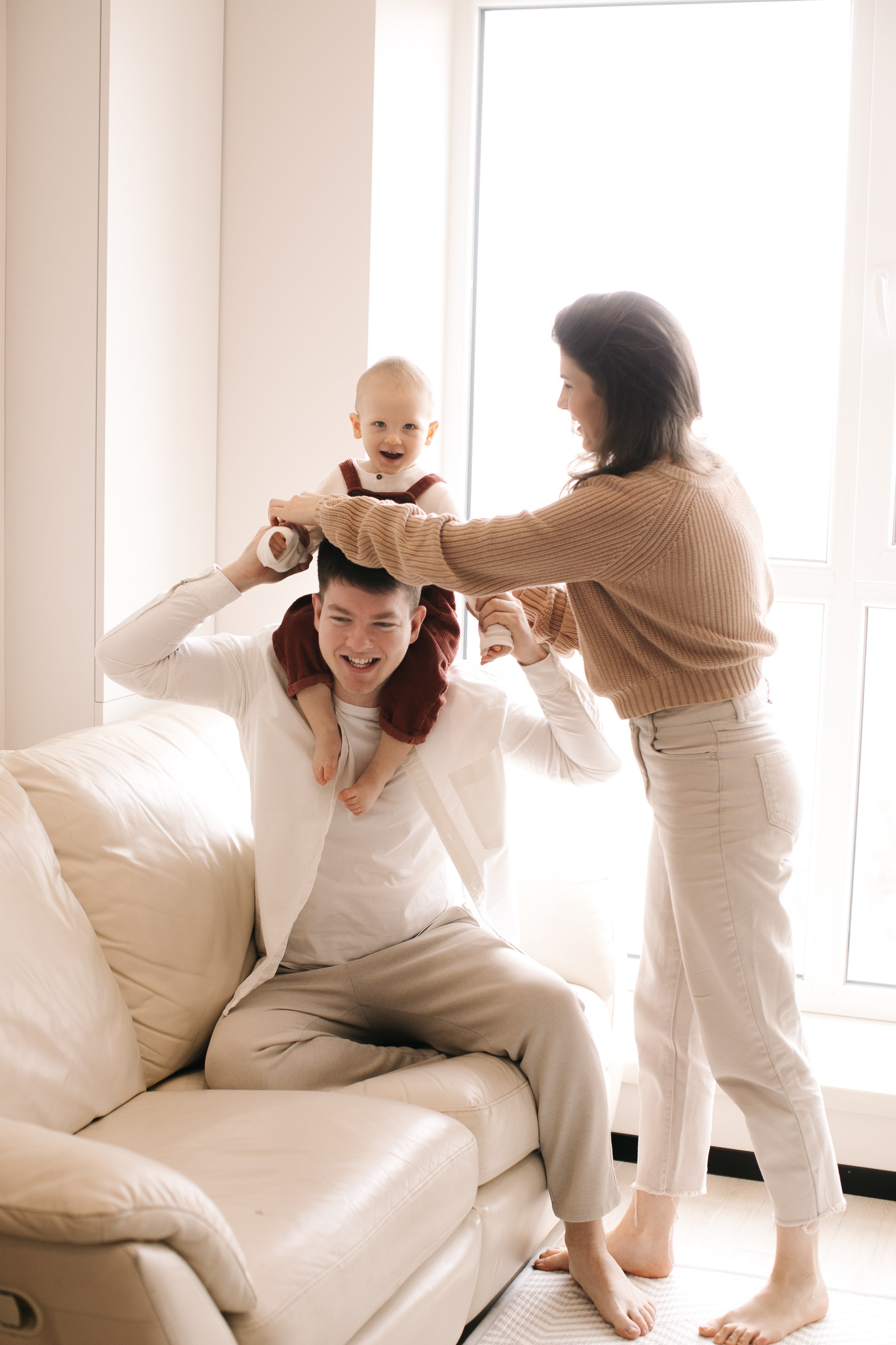 Іра, Богдан та Влад. Головна