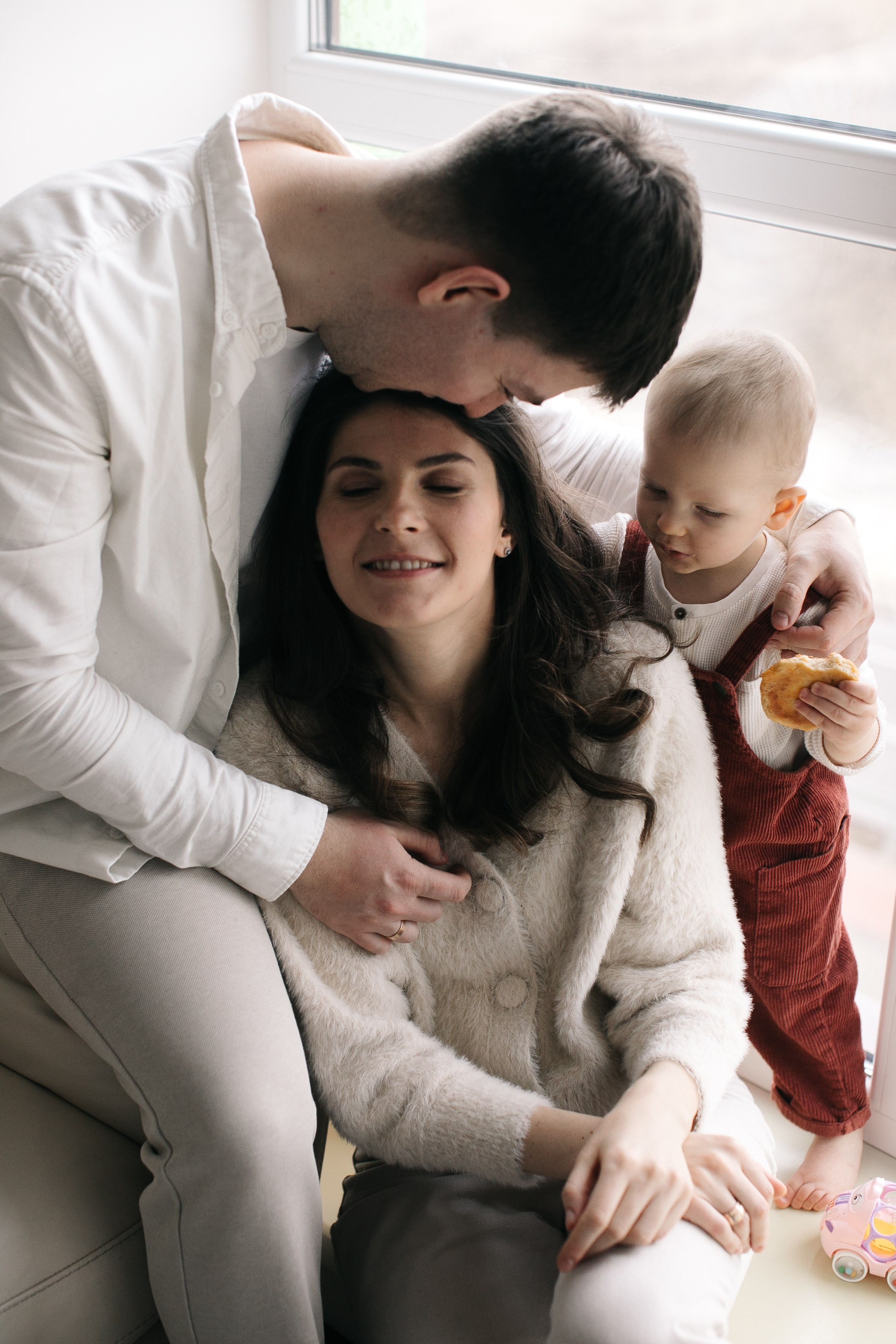 Іра, Богдан та Влад. Головна