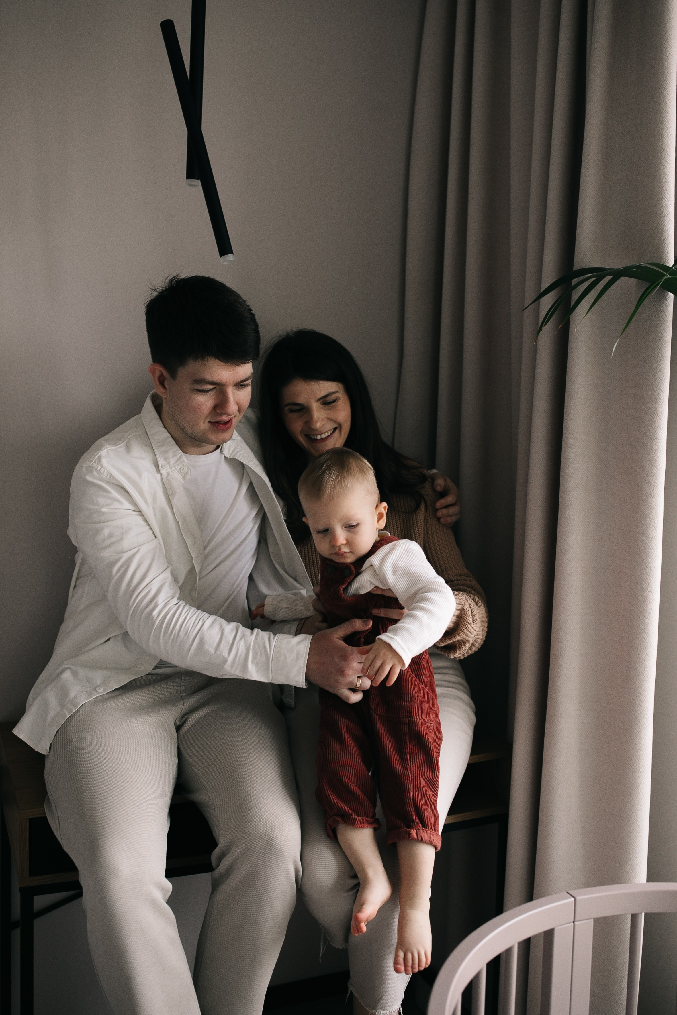 Іра, Богдан та Влад. Головна