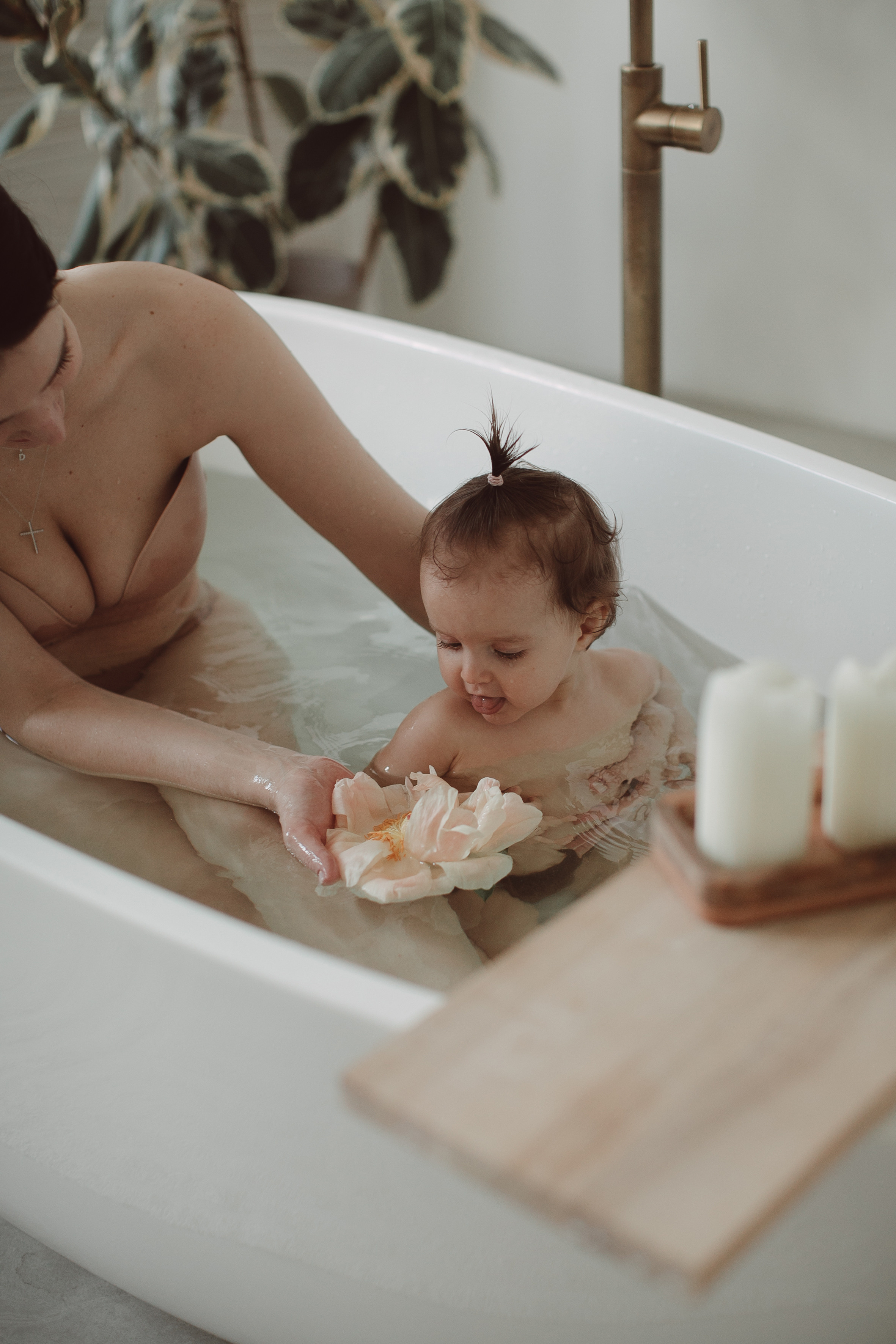 Діана та Даніела. Головна