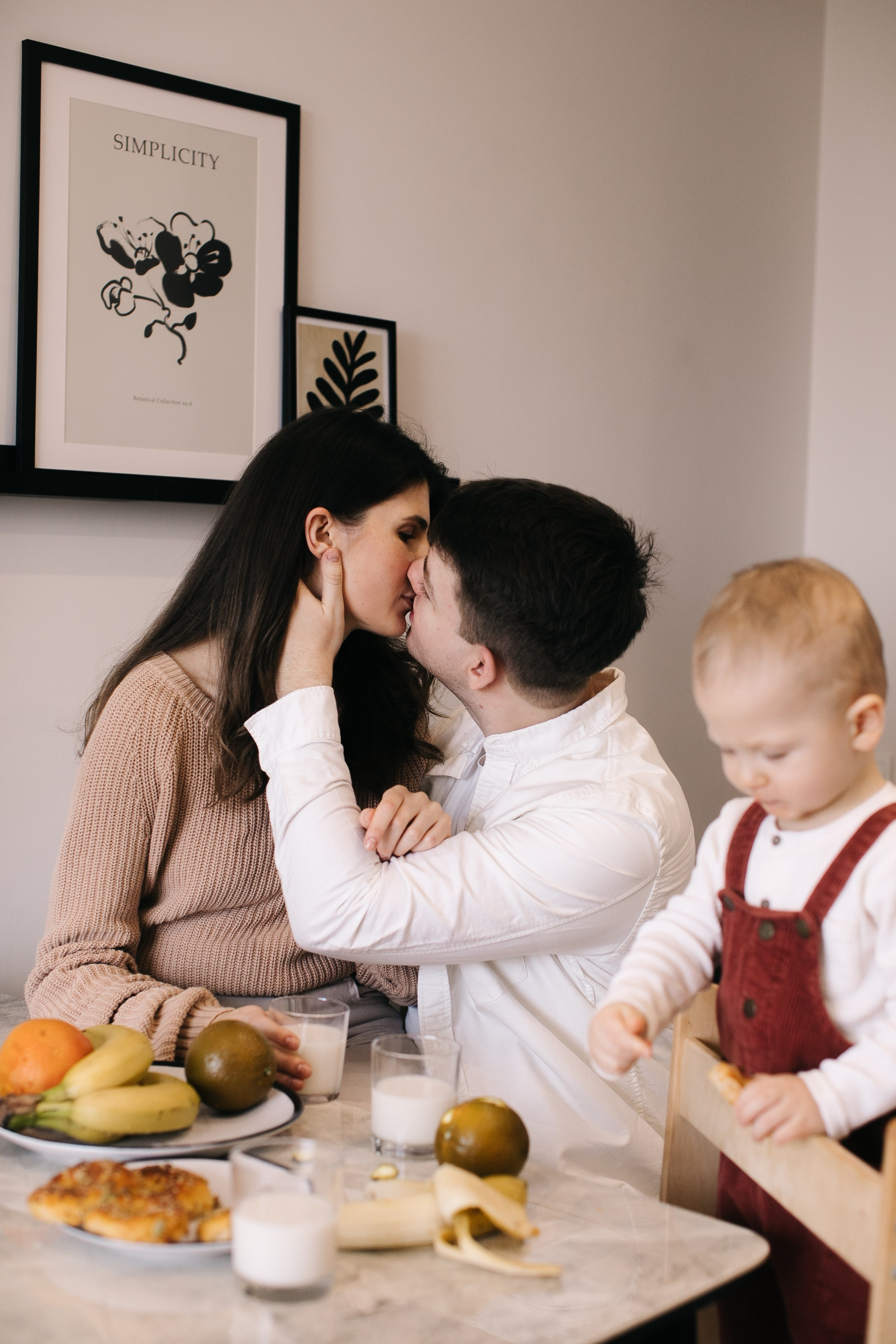 Іра, Богдан та Влад. Головна