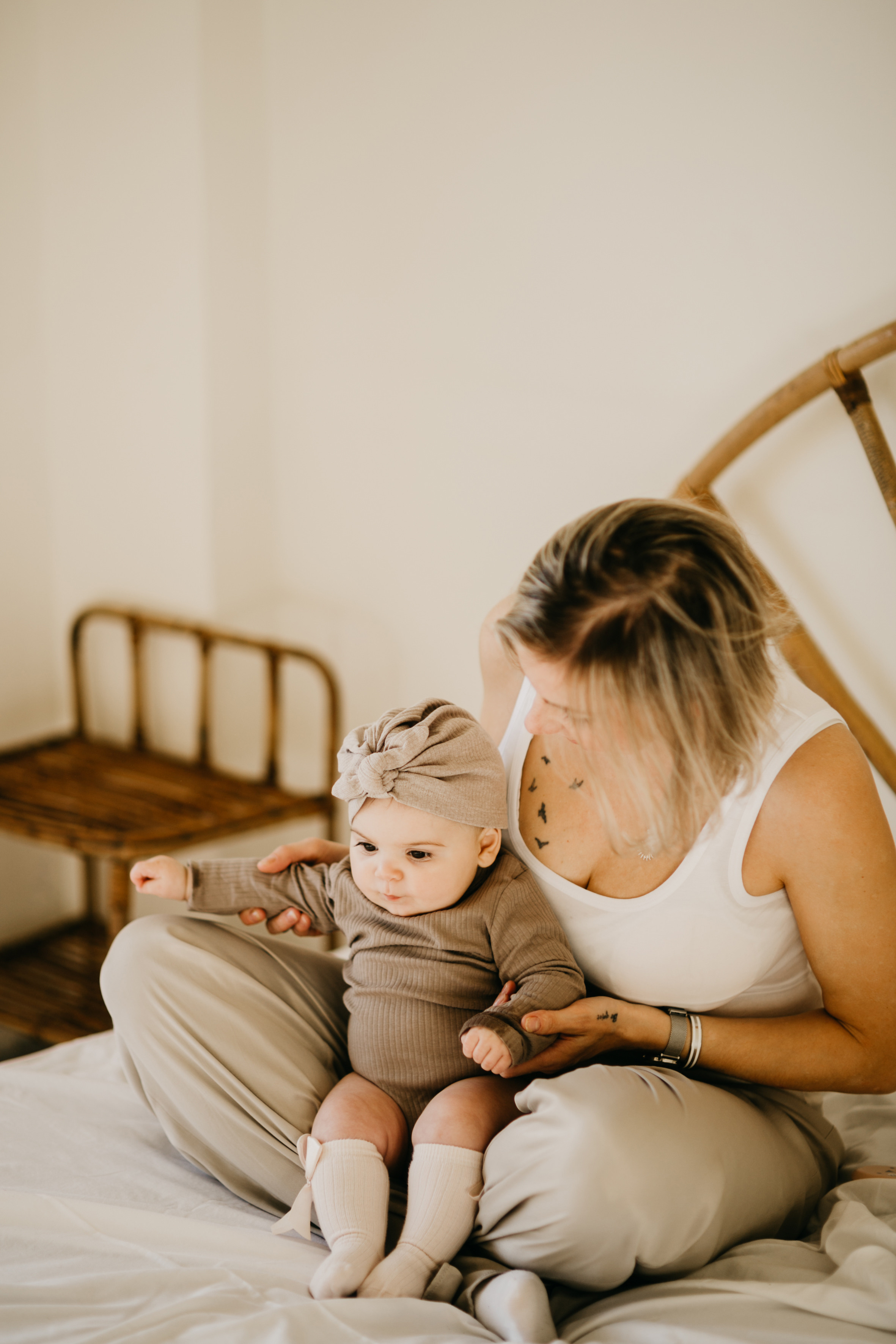 Таня та Евелія. Головна