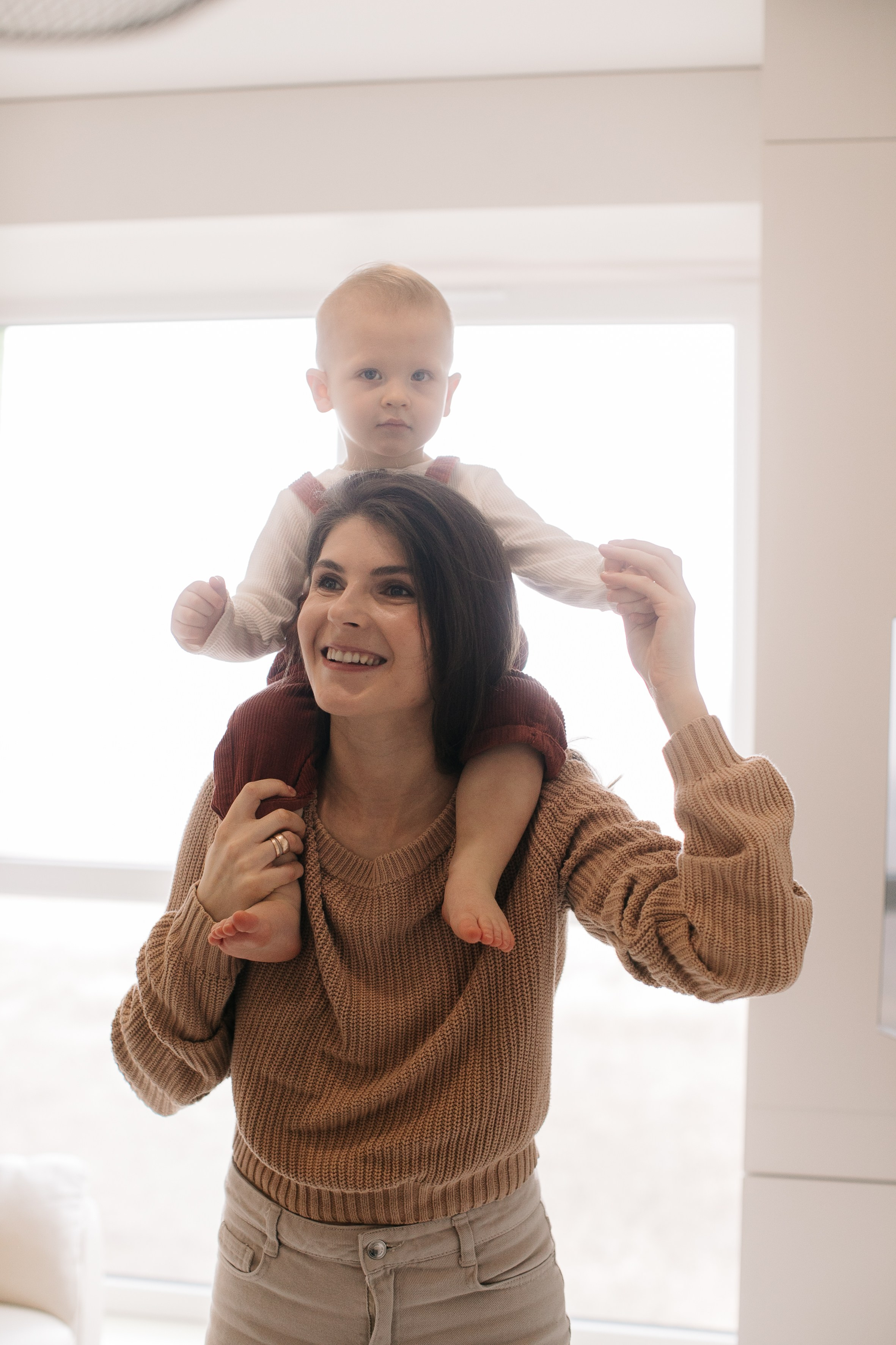 Іра, Богдан та Влад. Головна