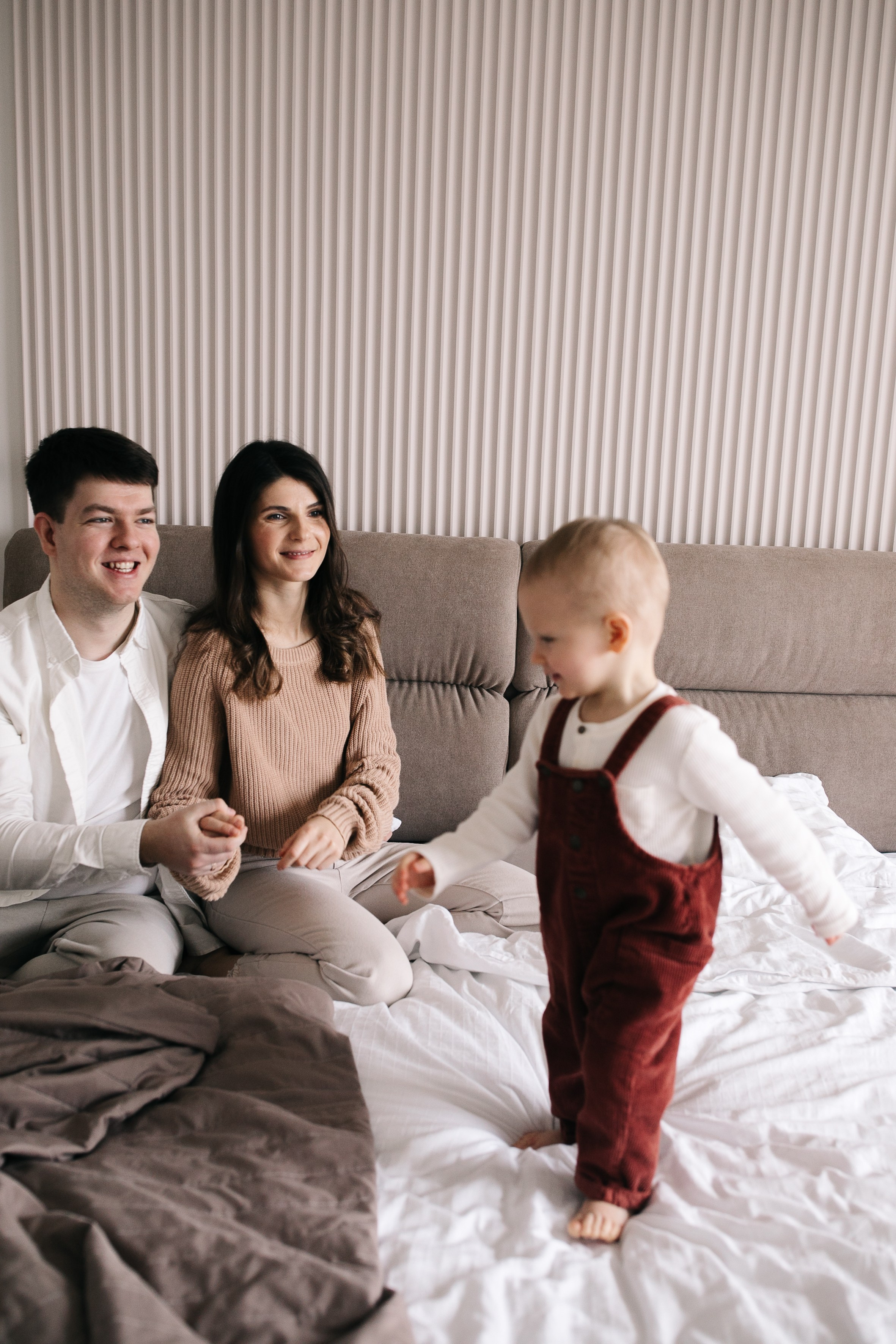 Іра, Богдан та Влад. Головна