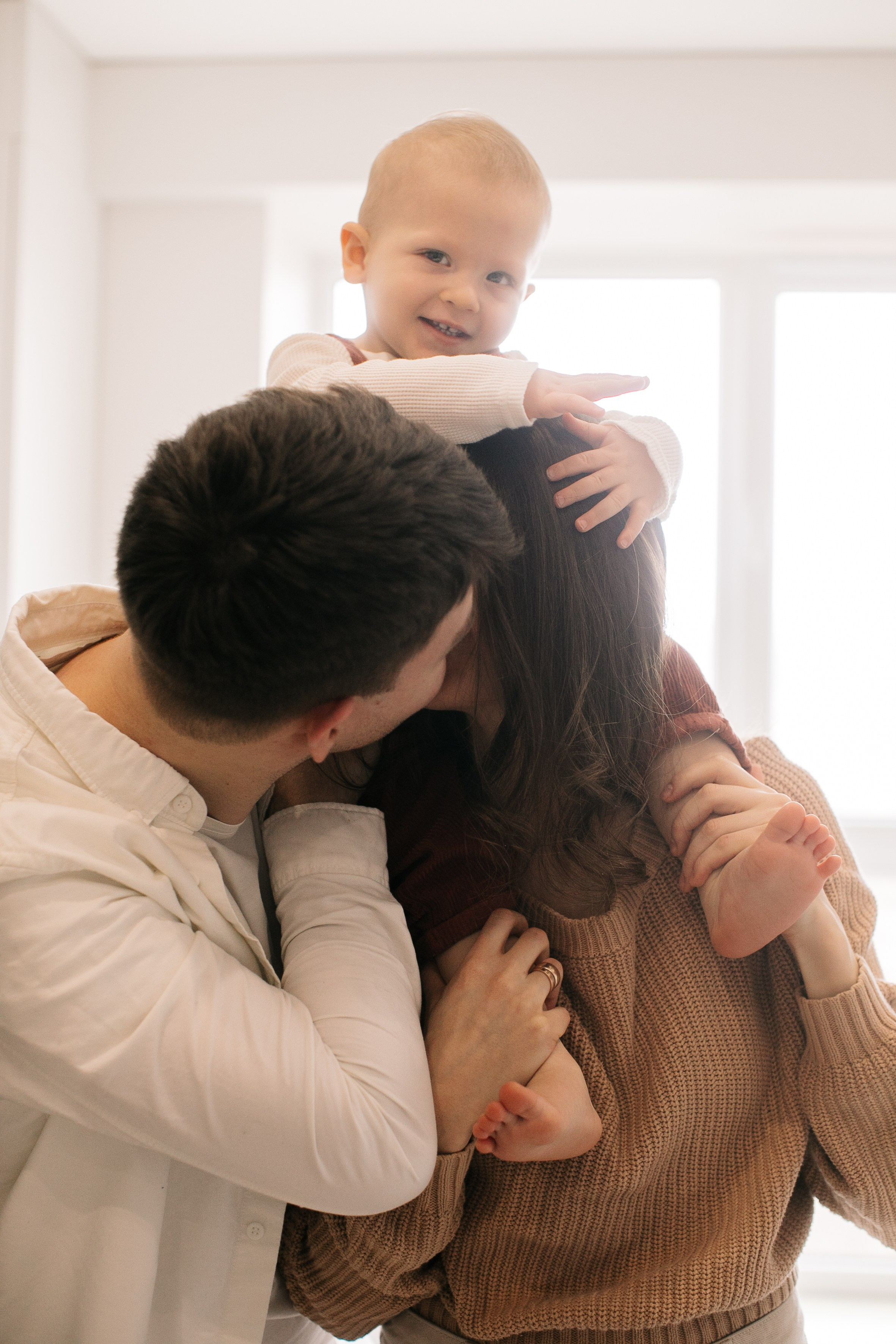 Іра, Богдан та Влад. Головна