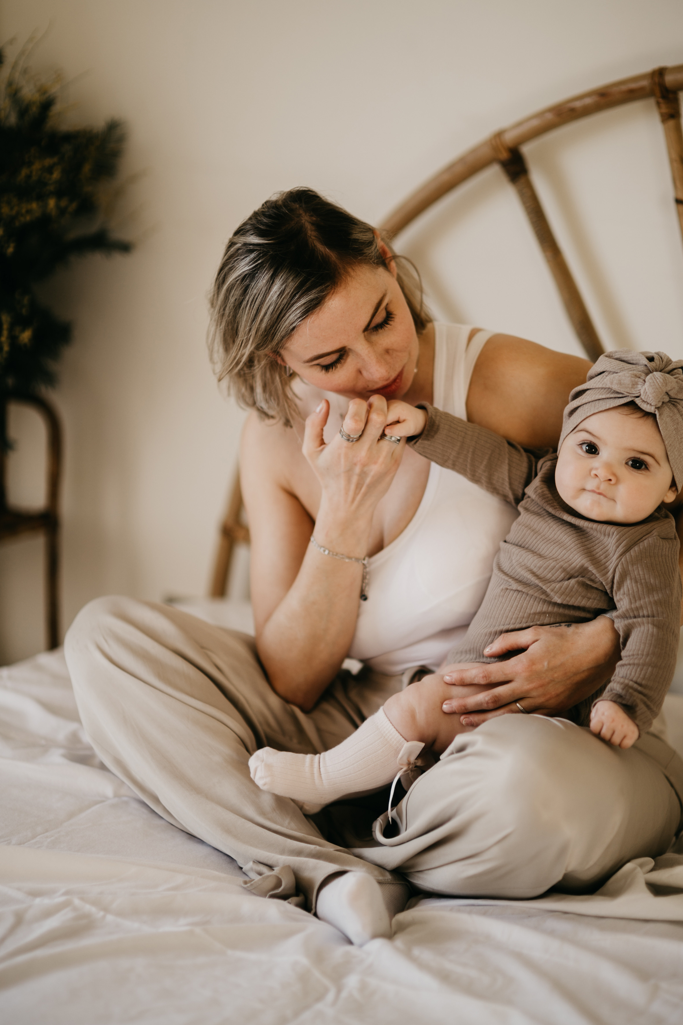 Таня та Евелія. Головна