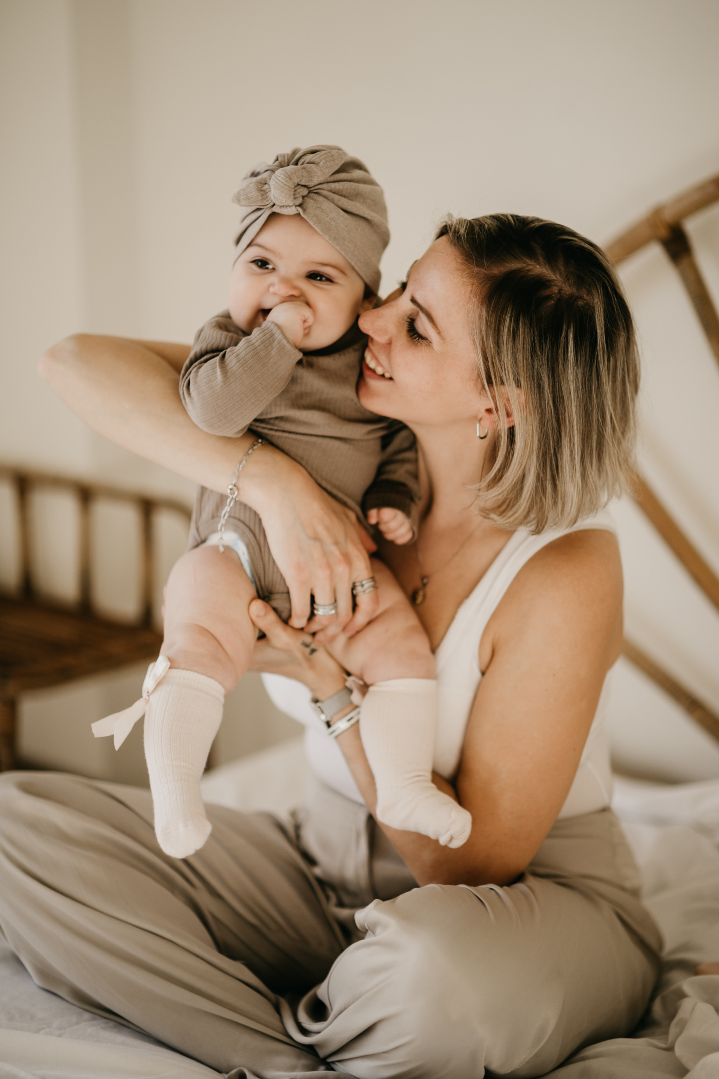 Таня та Евелія. Головна