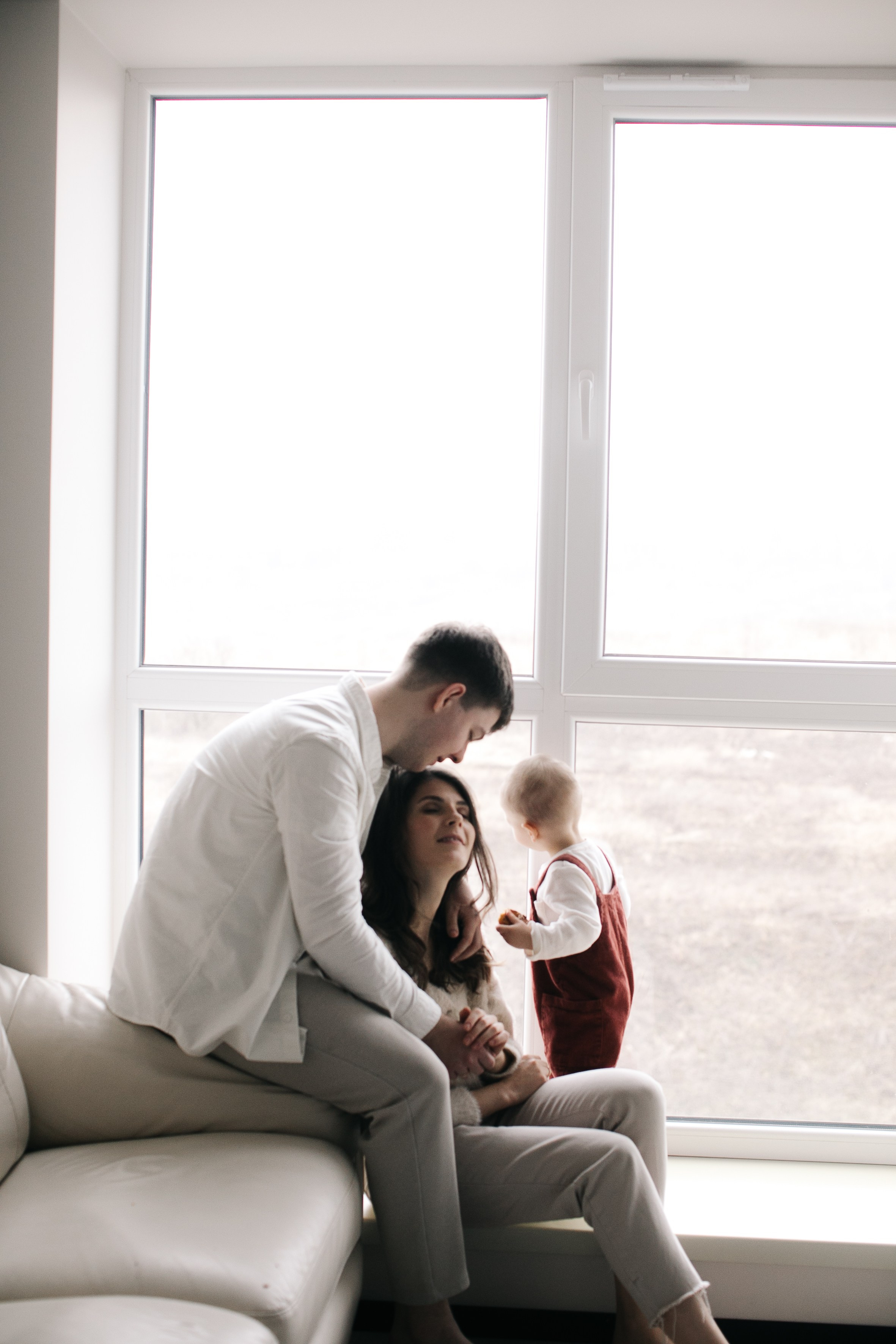 Іра, Богдан та Влад. Головна