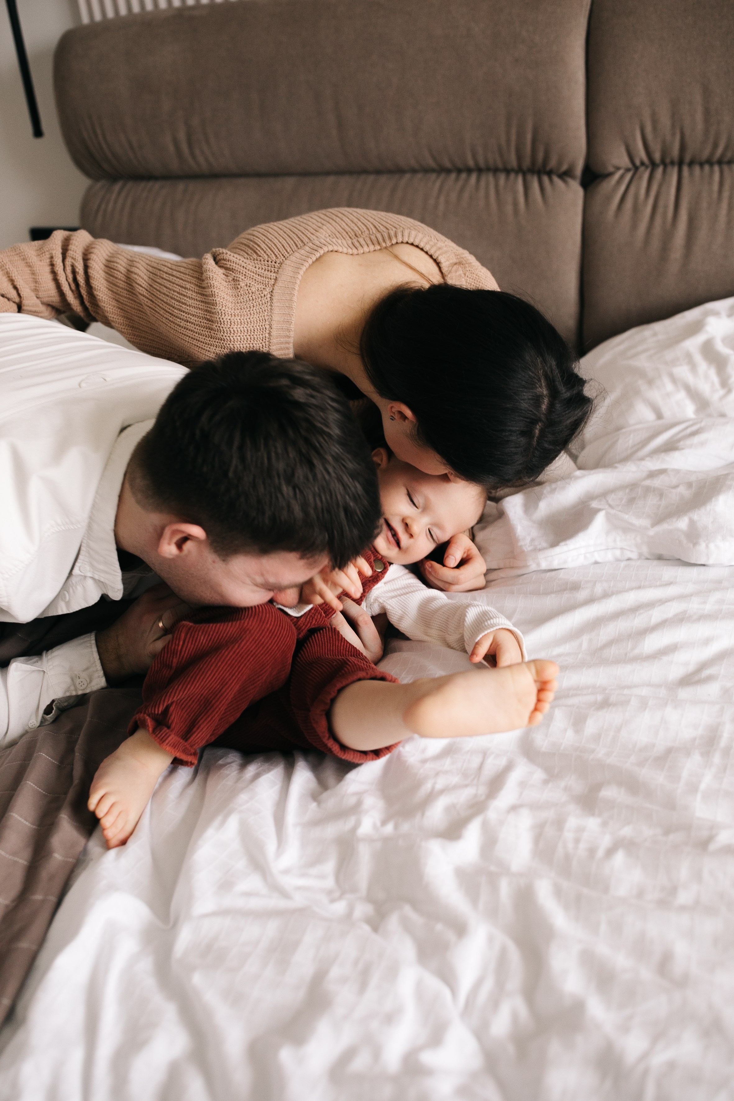 Іра, Богдан та Влад. Головна