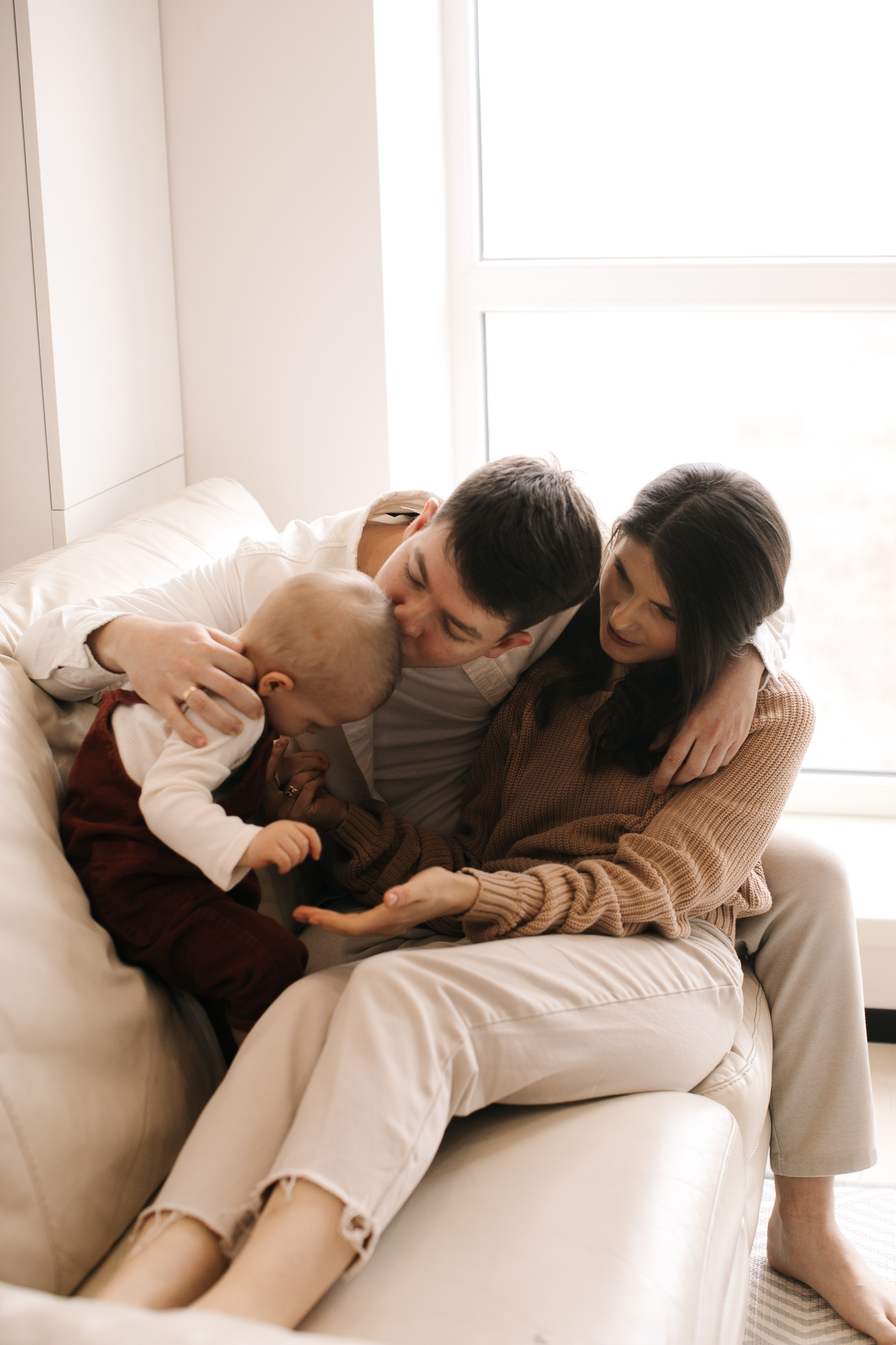 Іра, Богдан та Влад. Головна