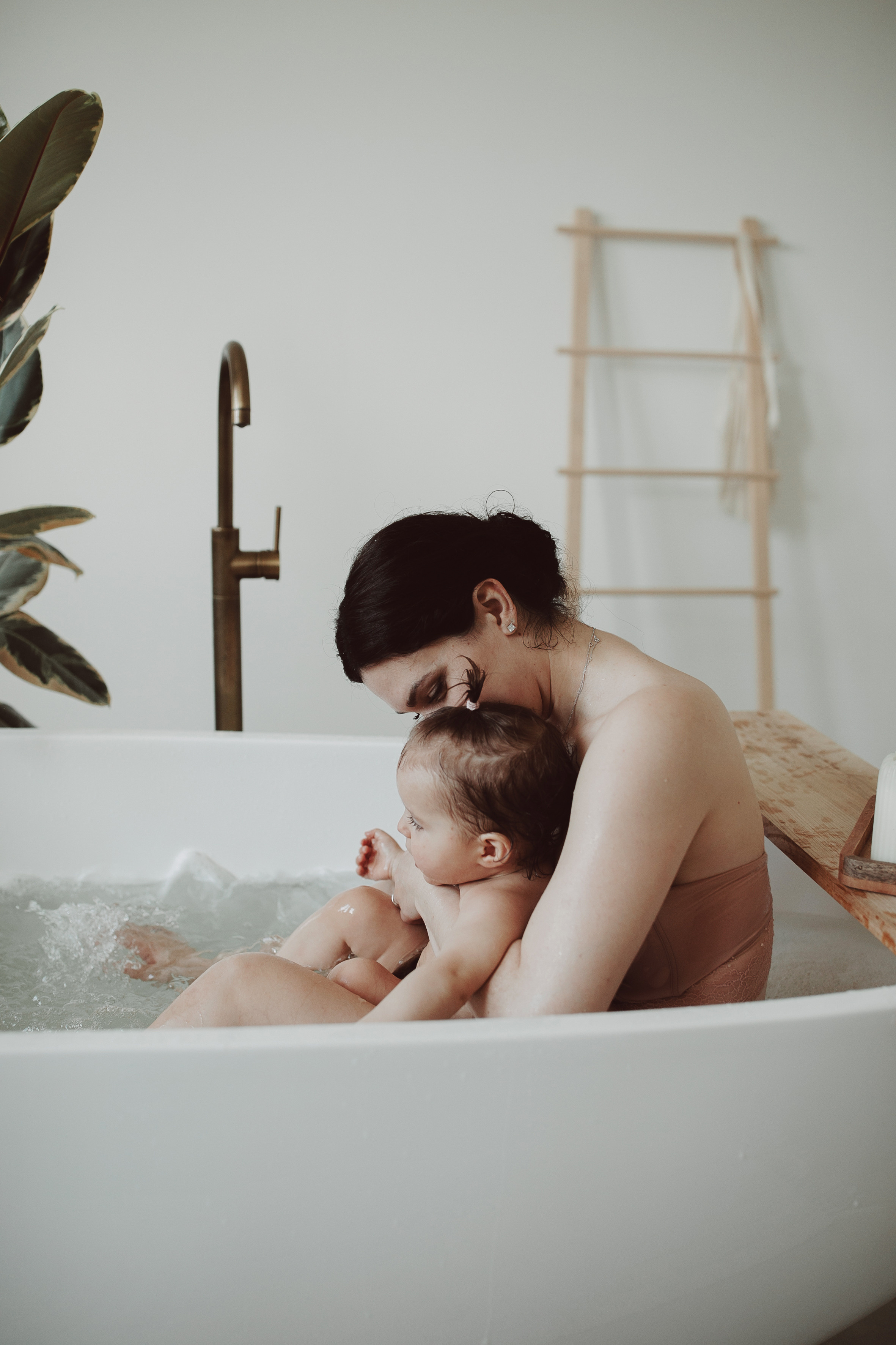 Діана та Даніела. Головна