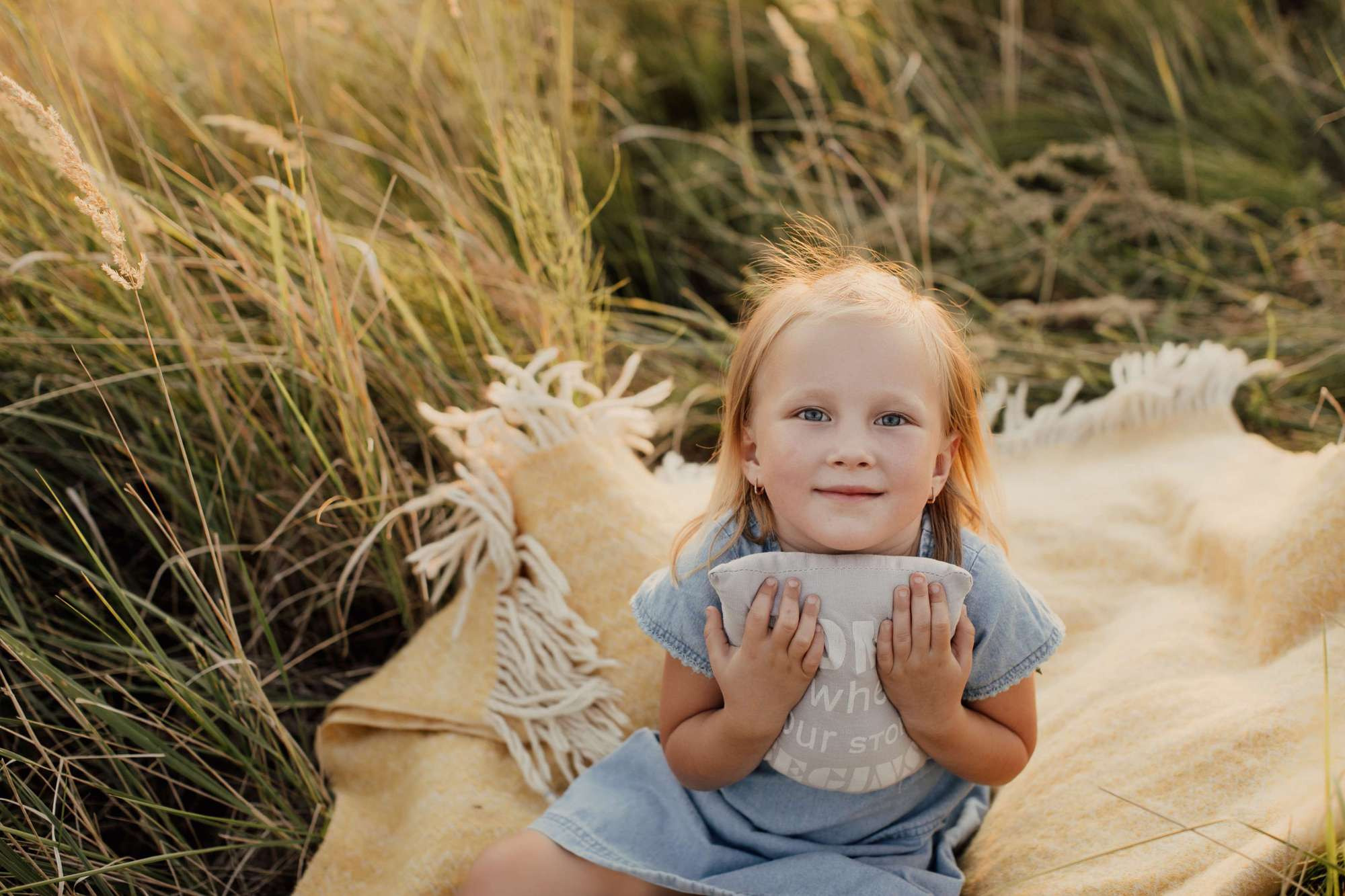 Мишко, Яна, Еля і Міра. Головна