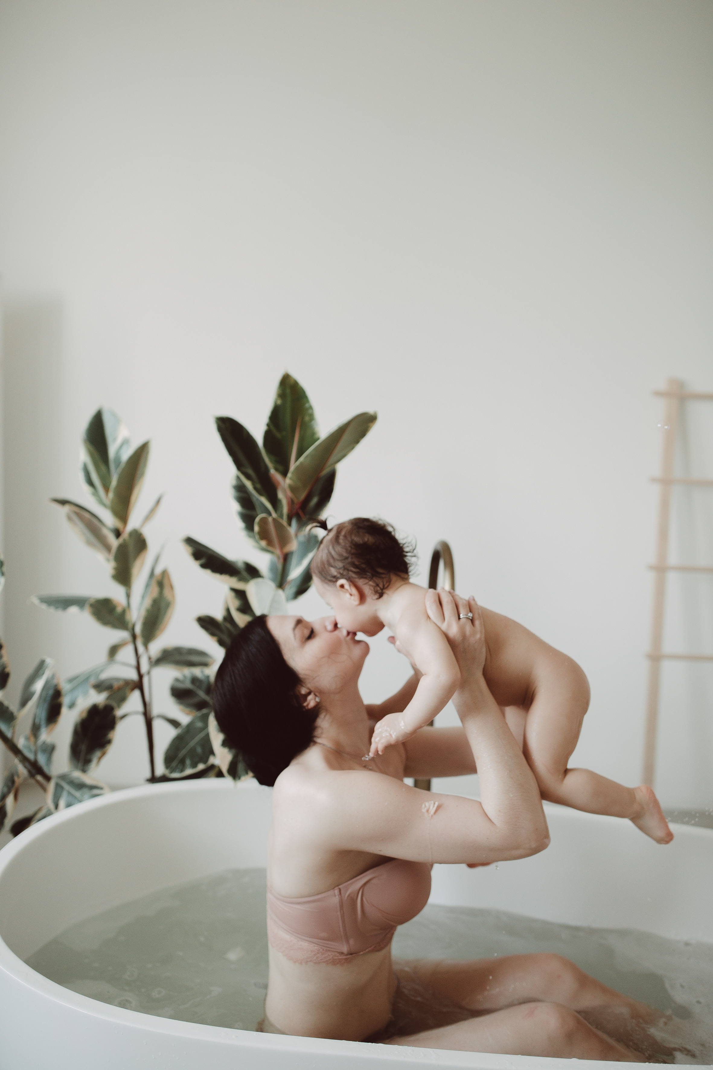 Діана та Даніела. Головна