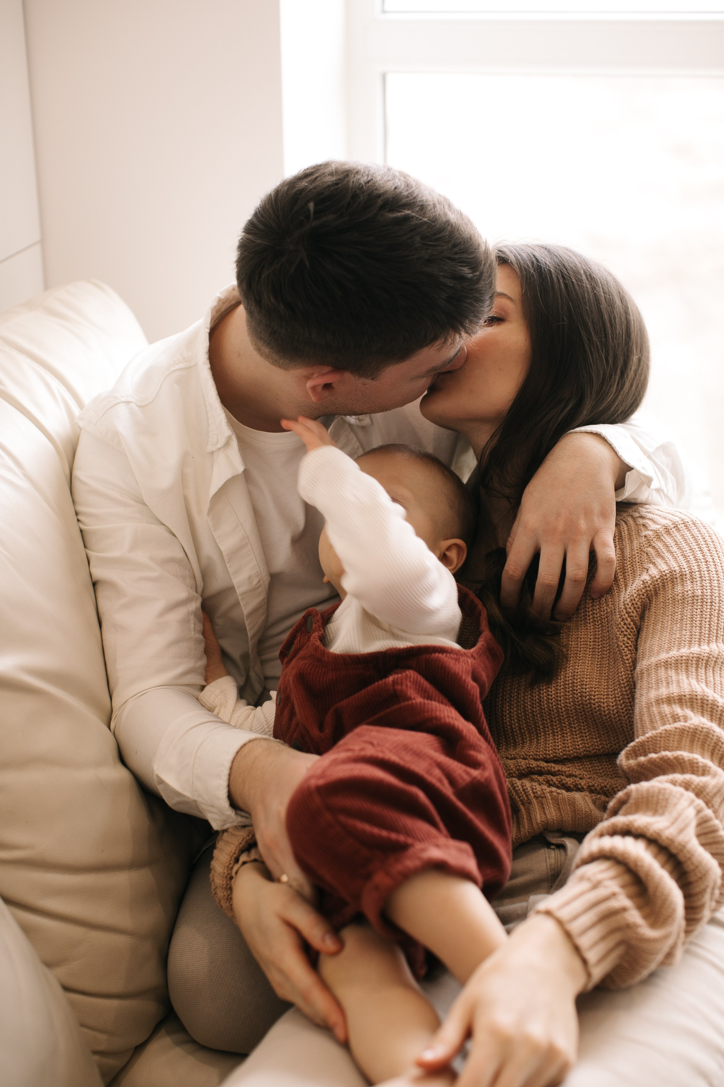 Іра, Богдан та Влад. Головна