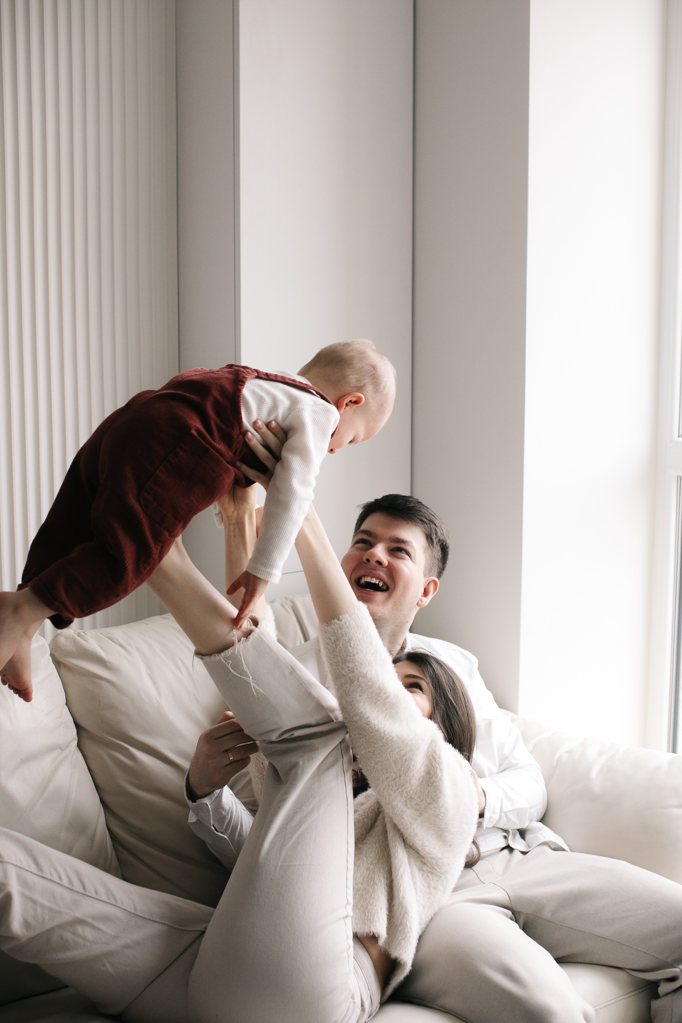 Іра, Богдан та Влад. Головна