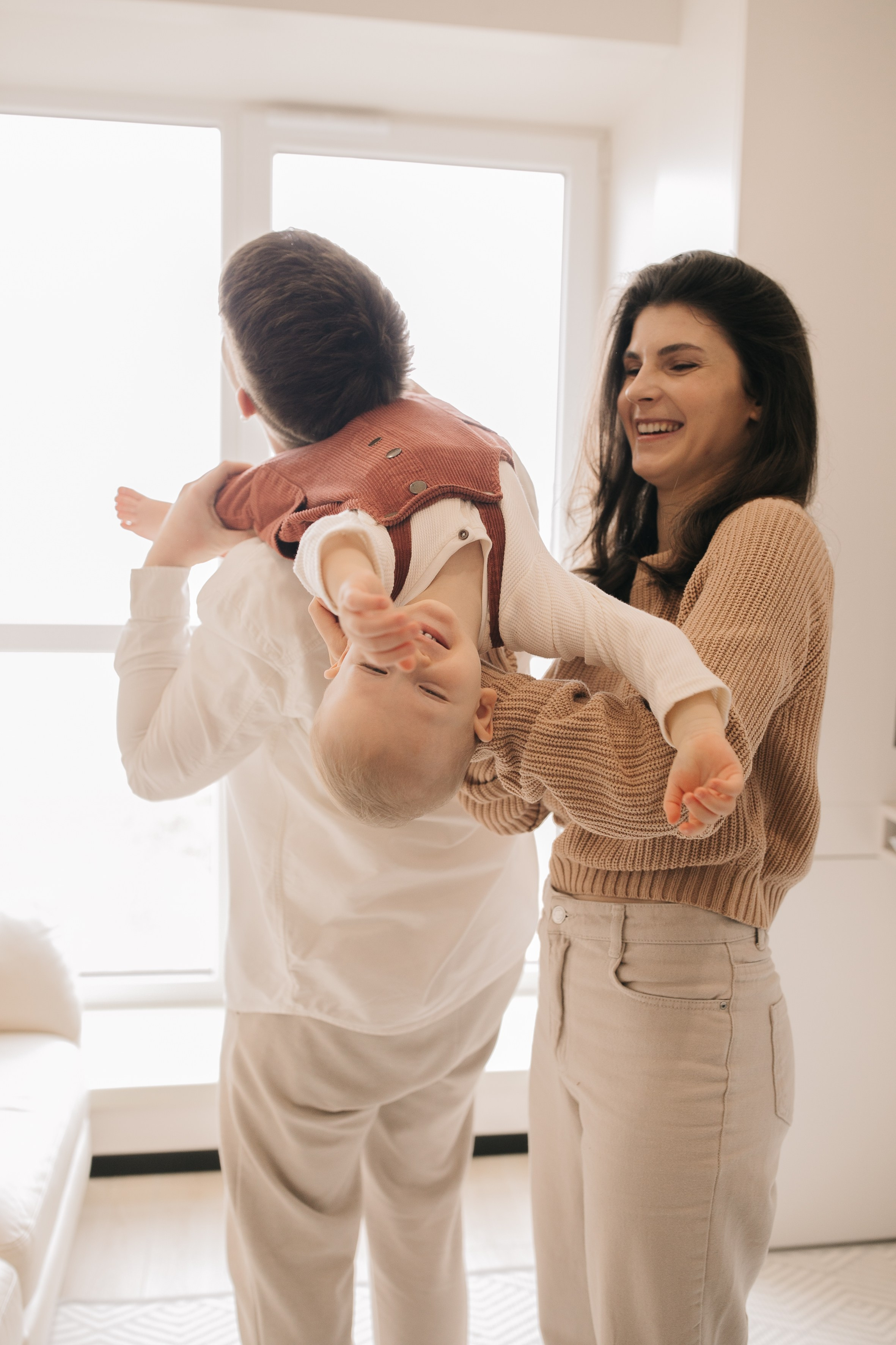 Іра, Богдан та Влад. Головна