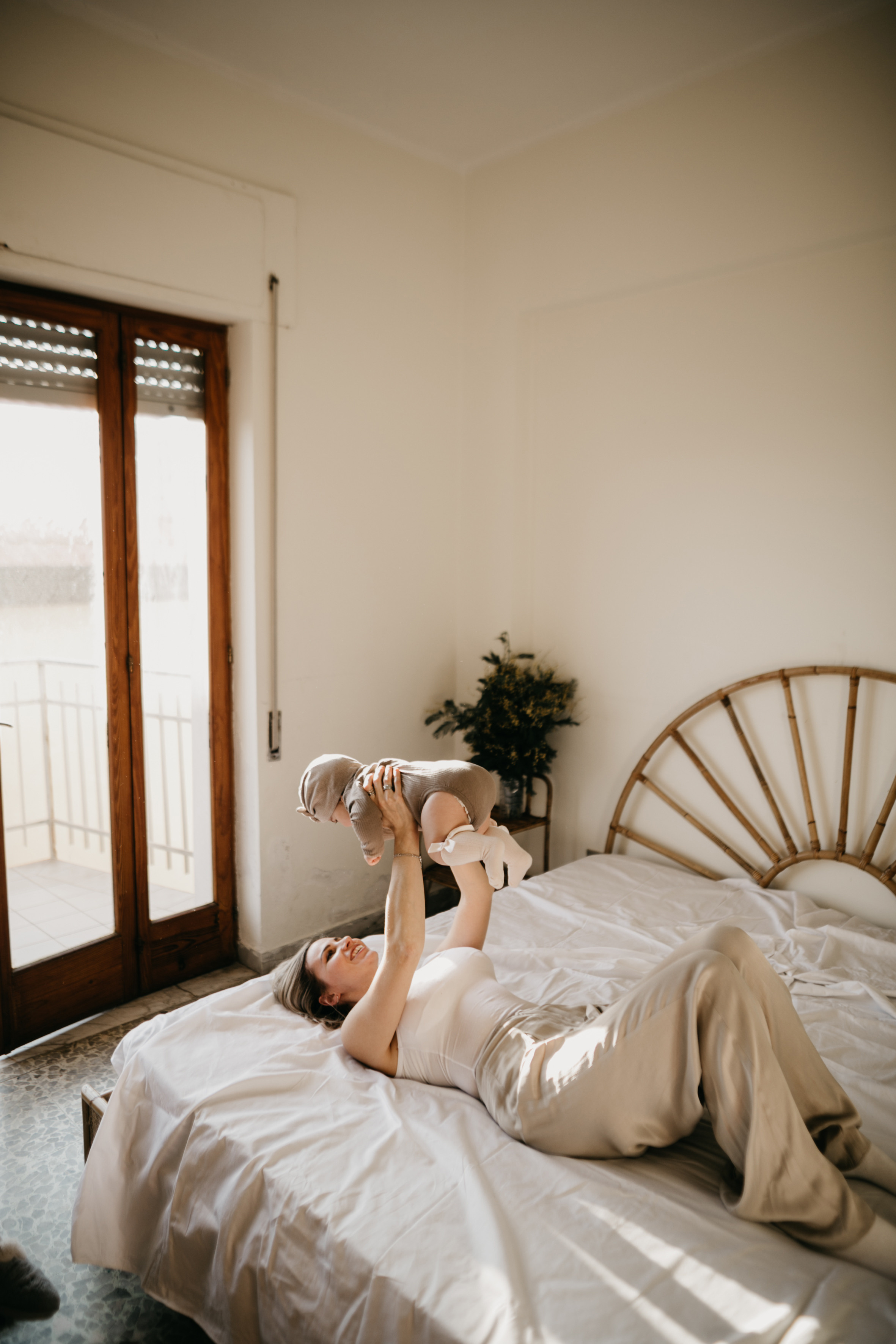 Таня та Евелія. Головна