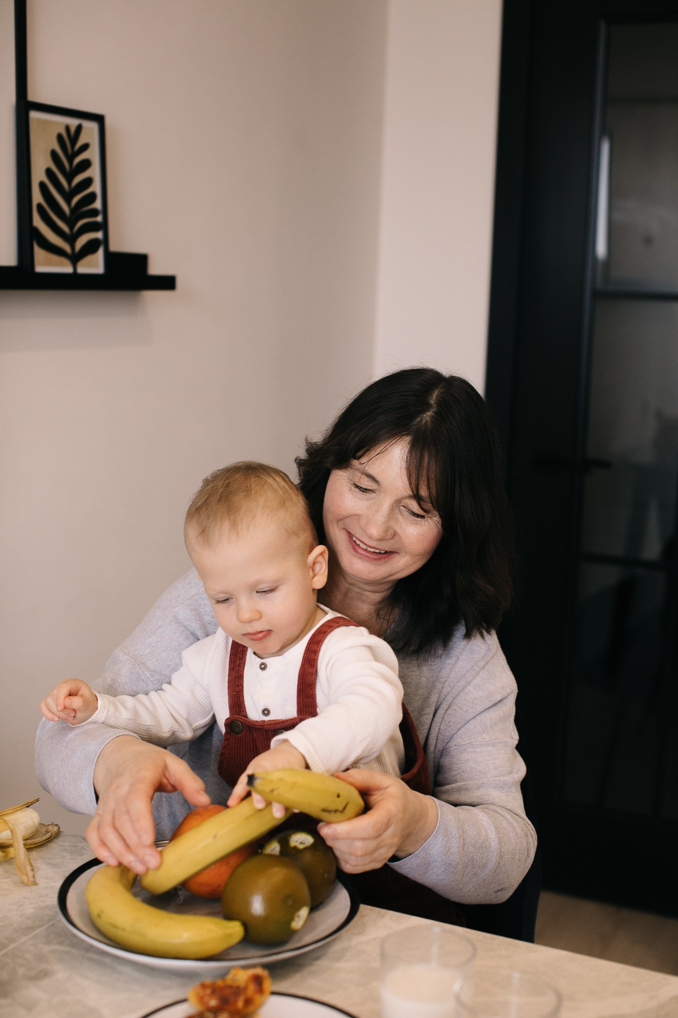 Іра, Богдан та Влад. Головна