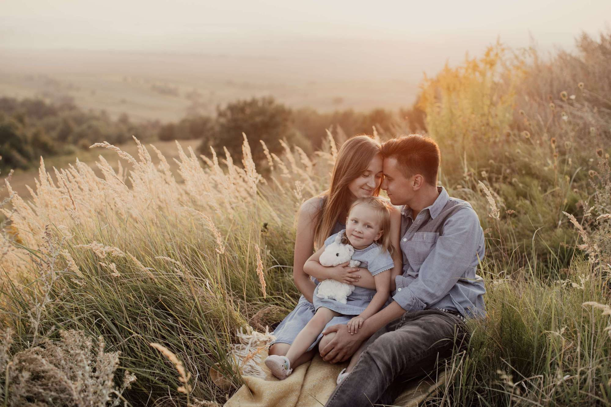 Мишко, Яна, Еля і Міра. Головна