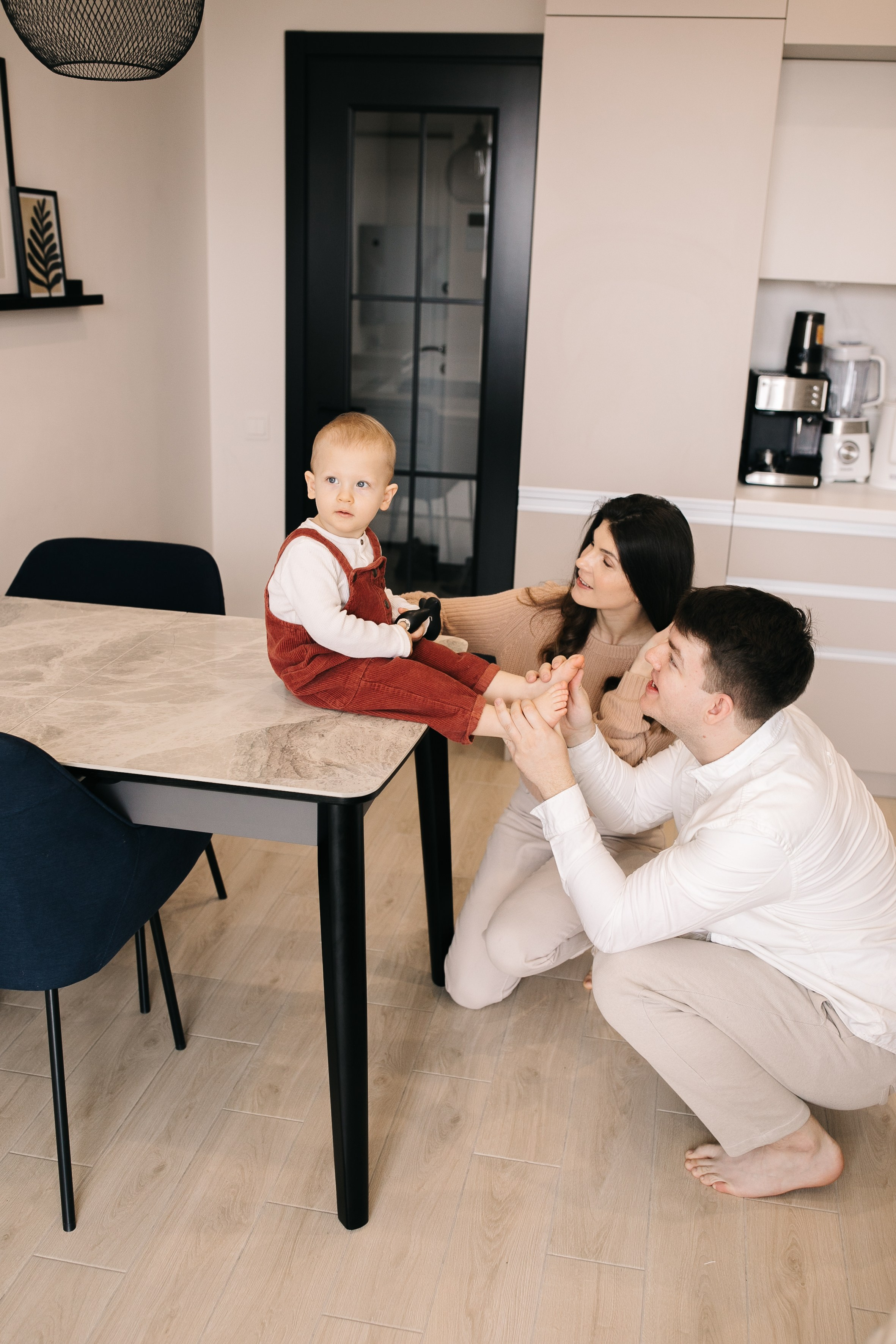 Іра, Богдан та Влад. Головна